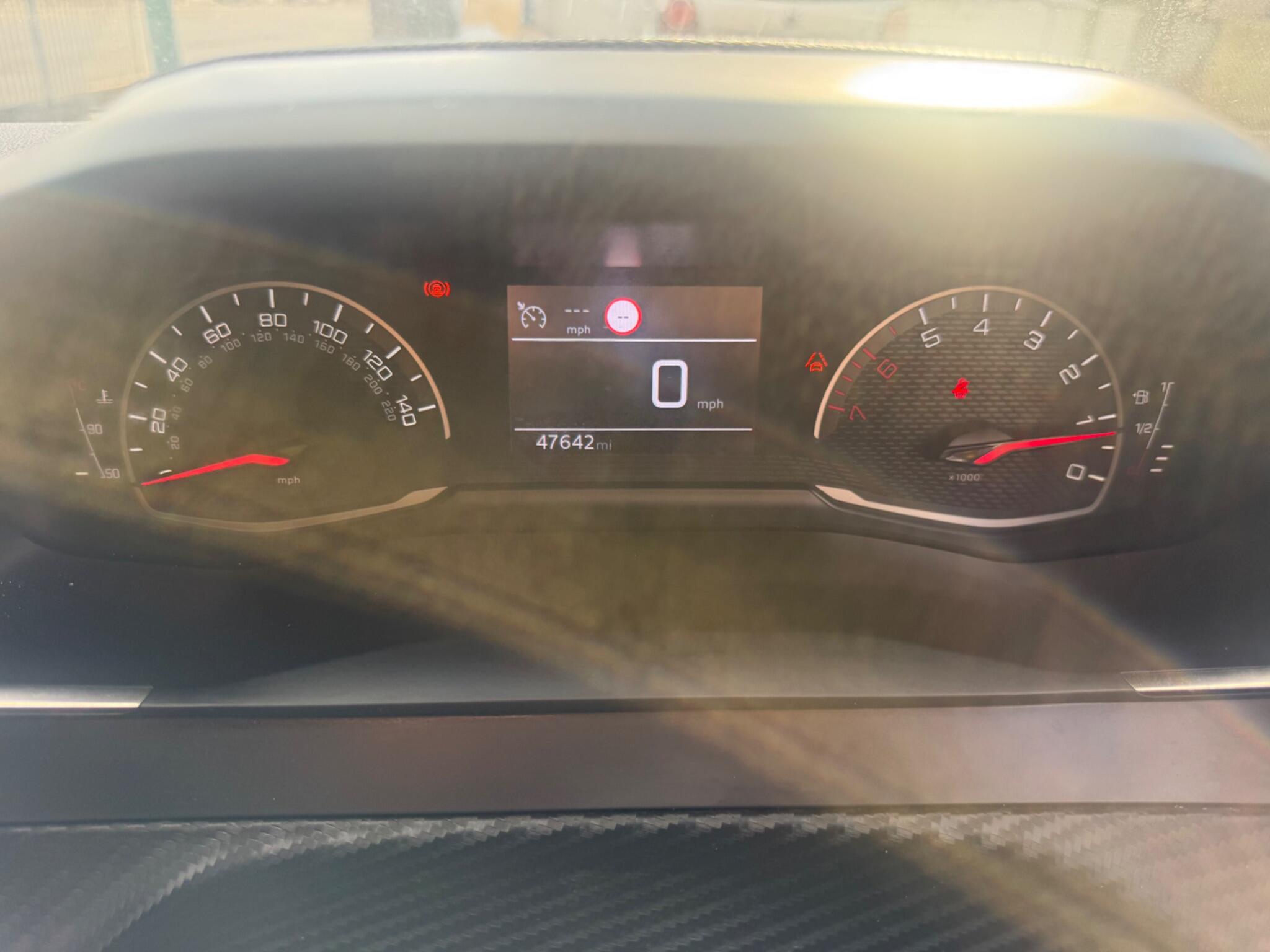 Peugeot 208 view 12