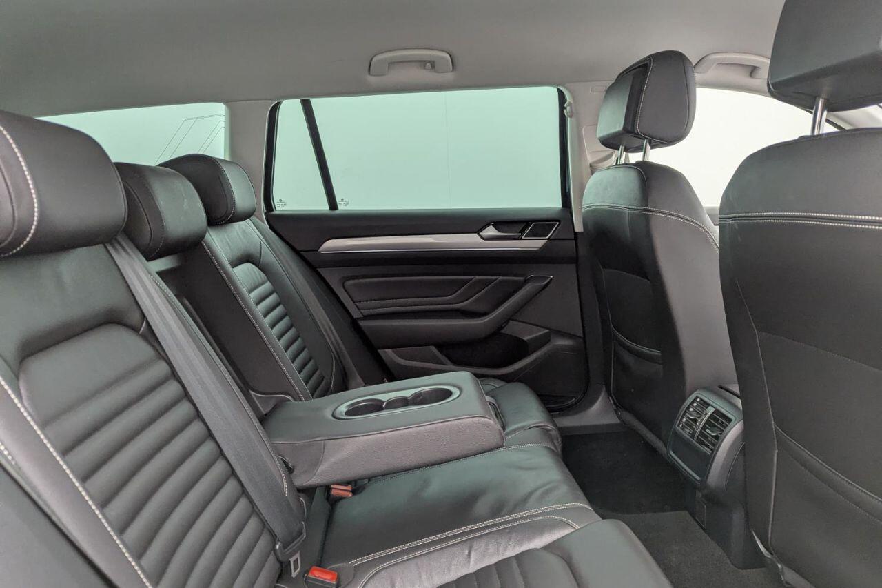 Volkswagen Passat view 16
