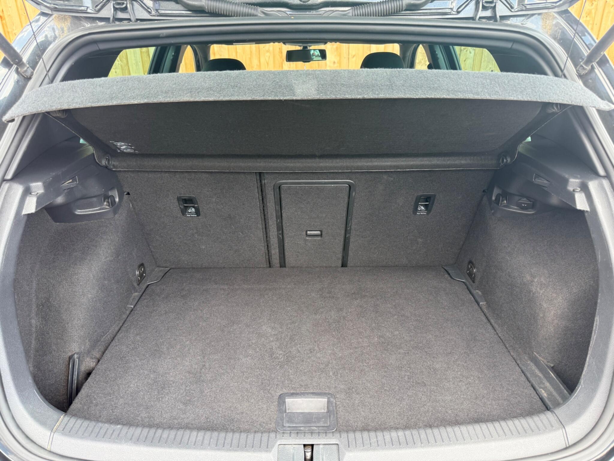 Volkswagen Golf view 9