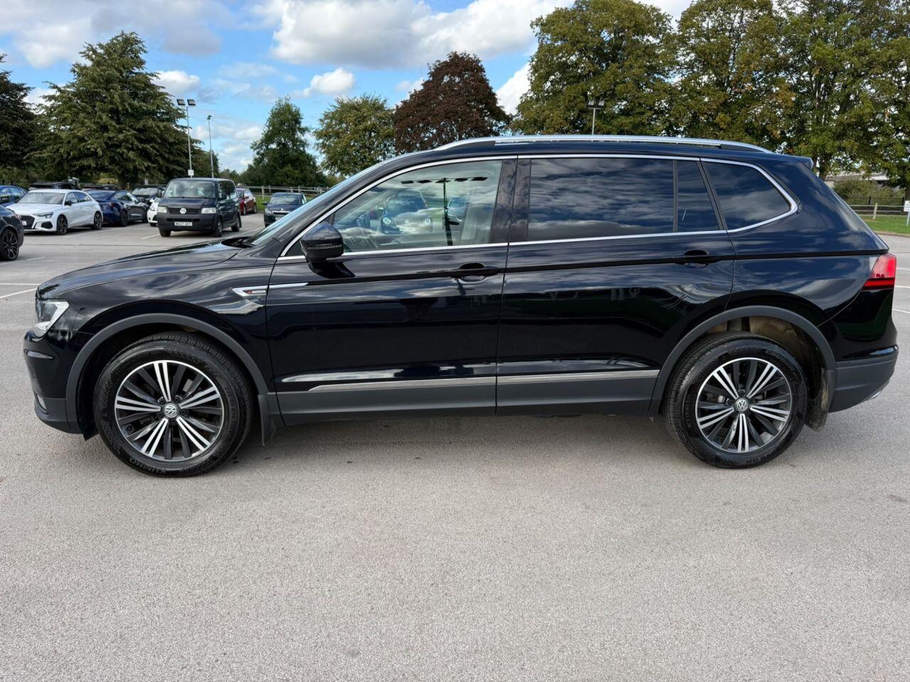 Volkswagen Tiguan Allspace view 2
