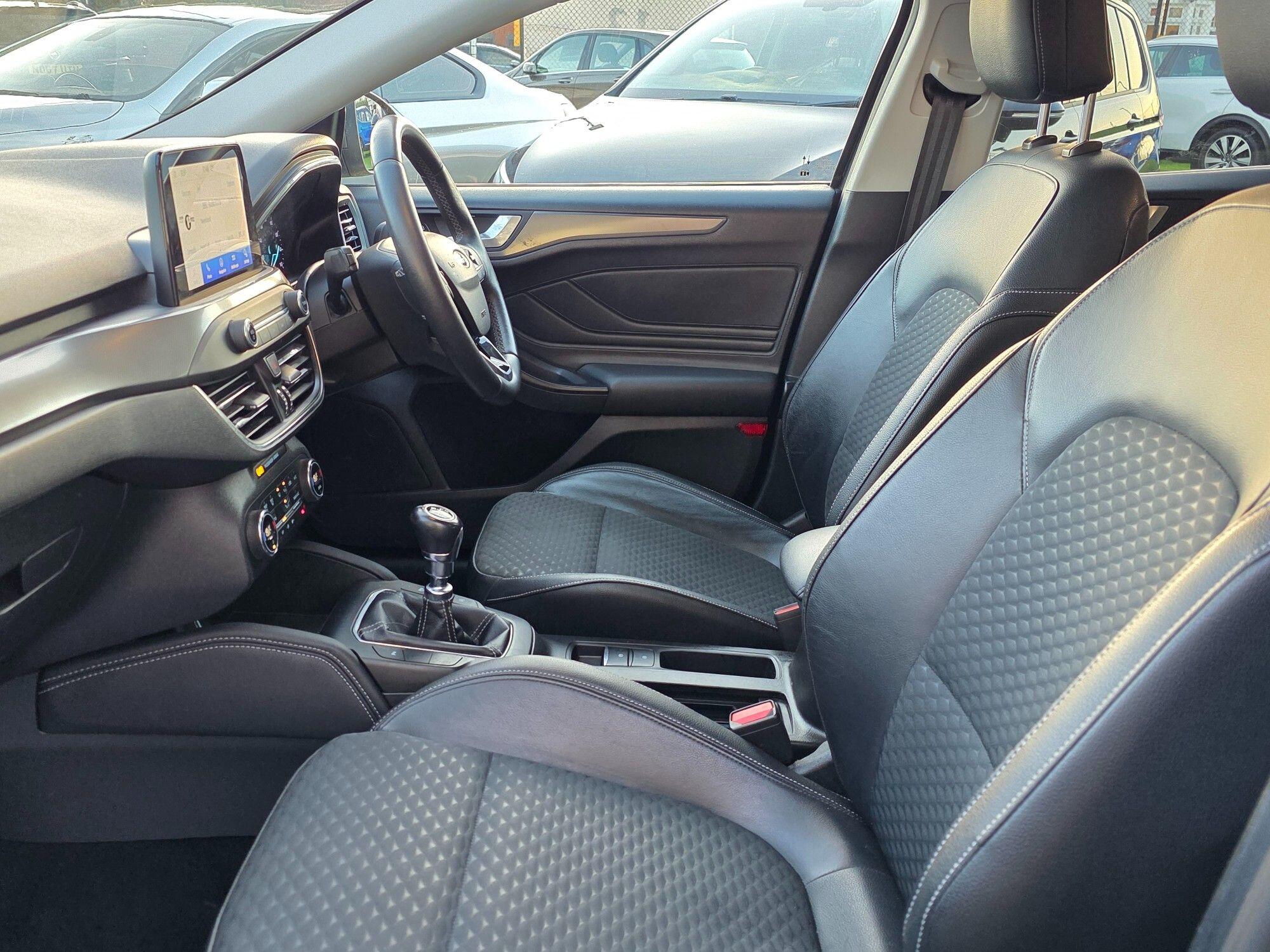Ford Focus view 32