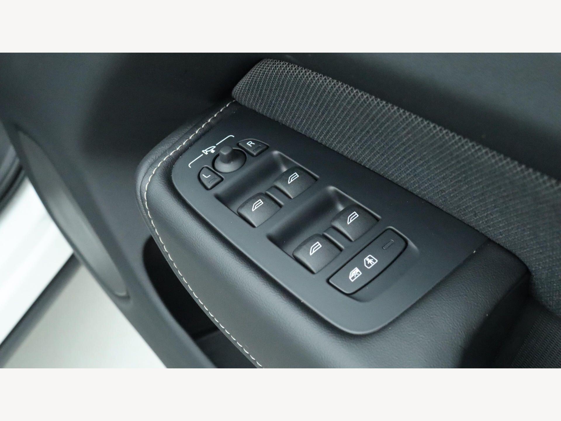 Volvo XC60 view 25