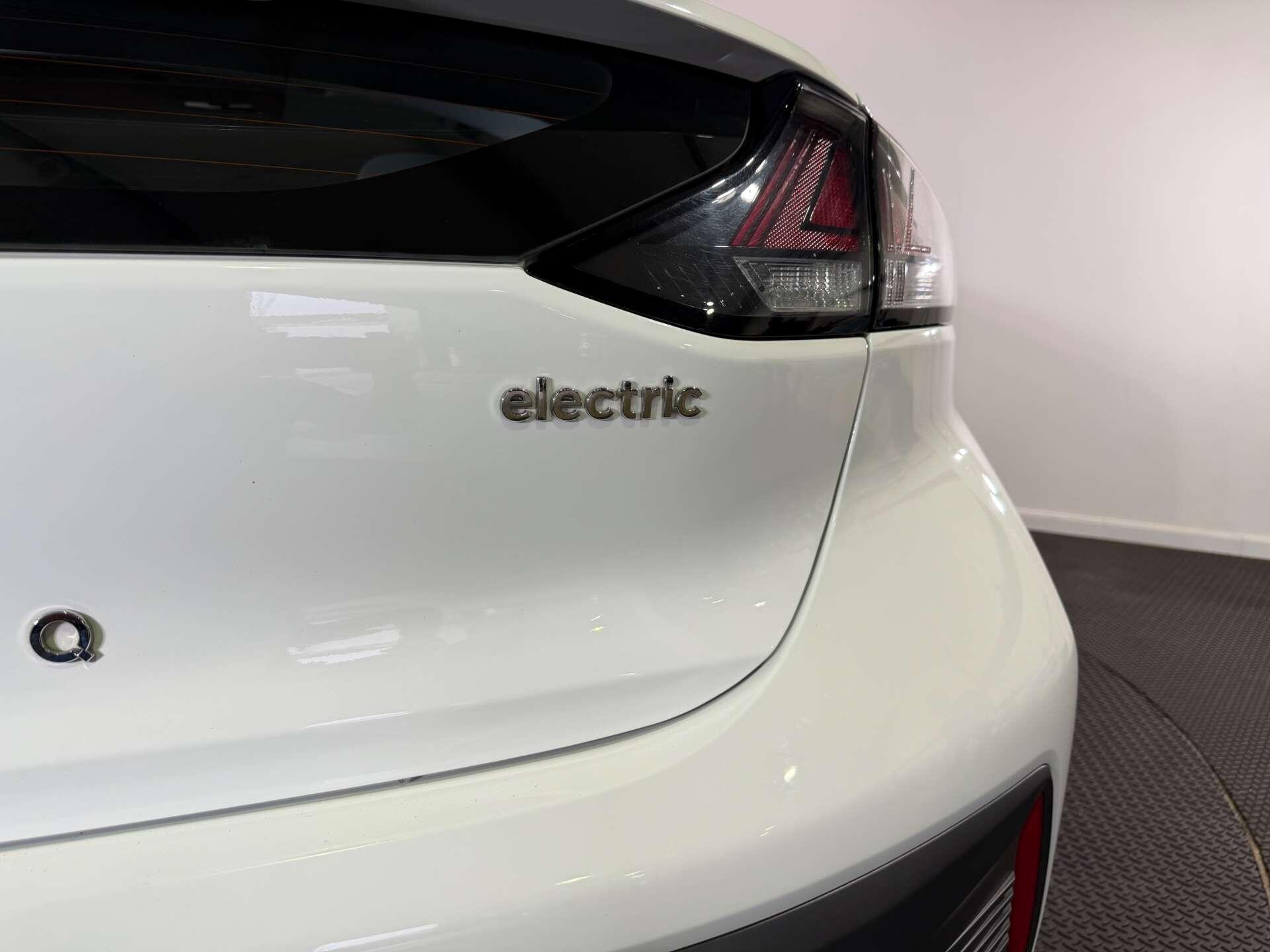 Hyundai Ioniq view 11