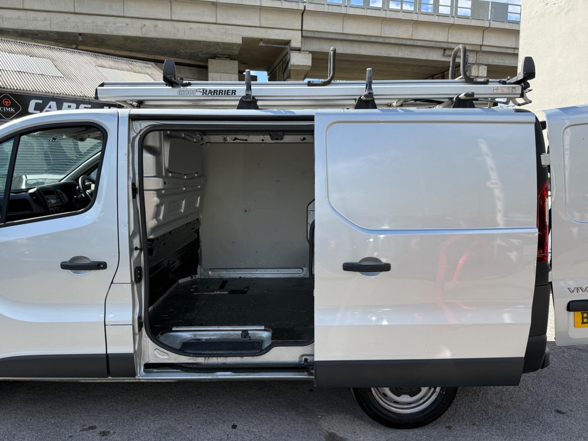 Vauxhall Vivaro - Image 35
