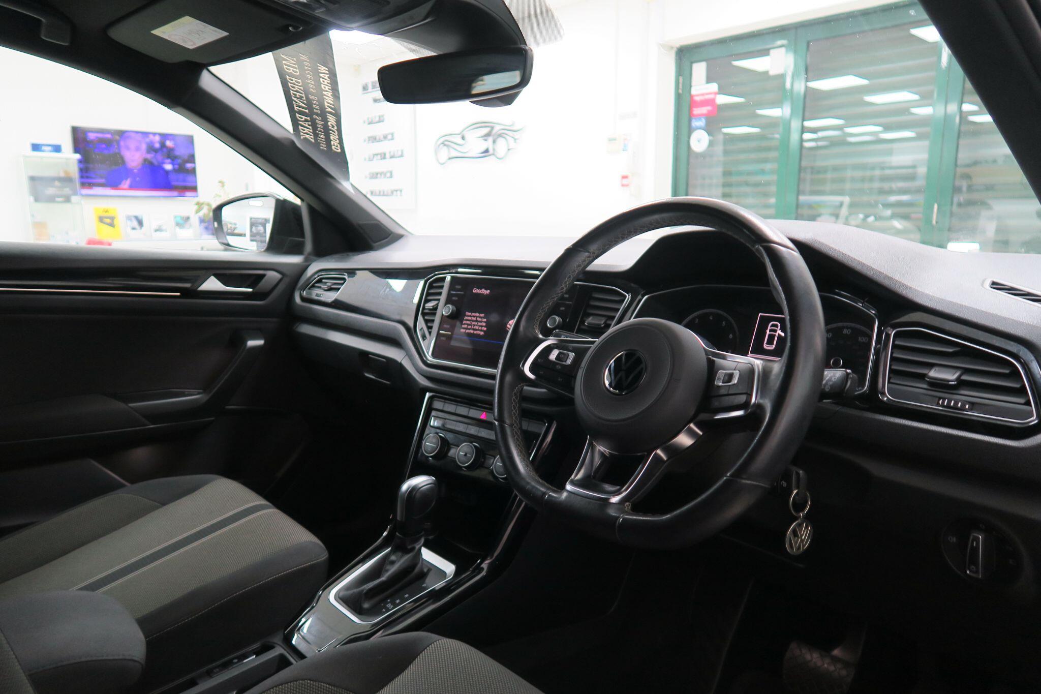 Volkswagen T-Roc view 10