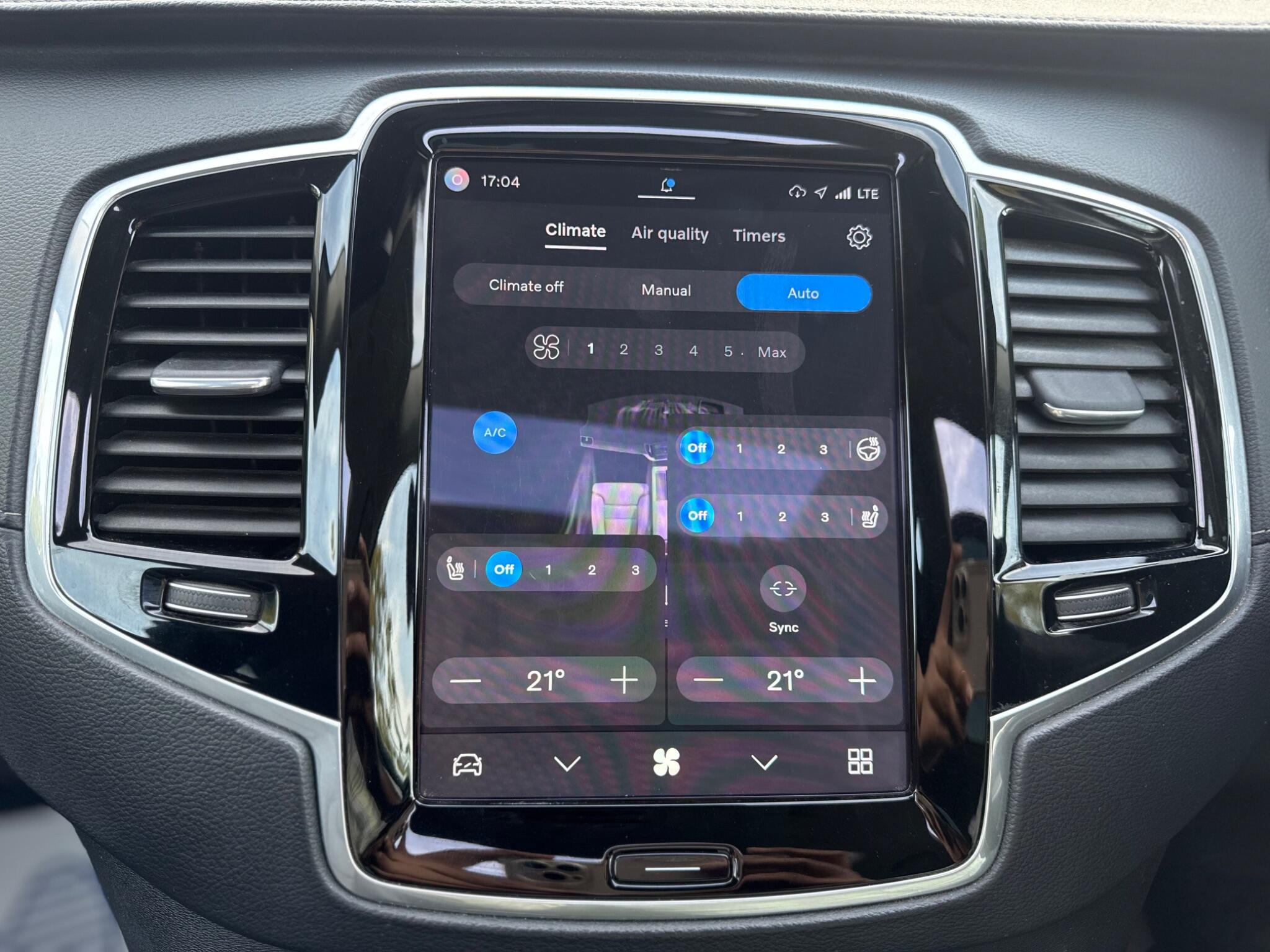 Volvo XC90 view 34