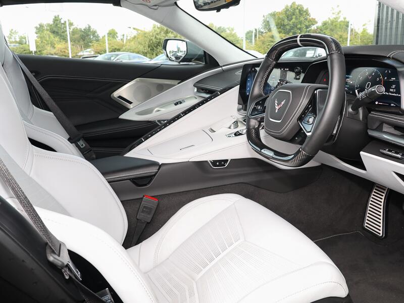 Chevrolet Corvette view 4