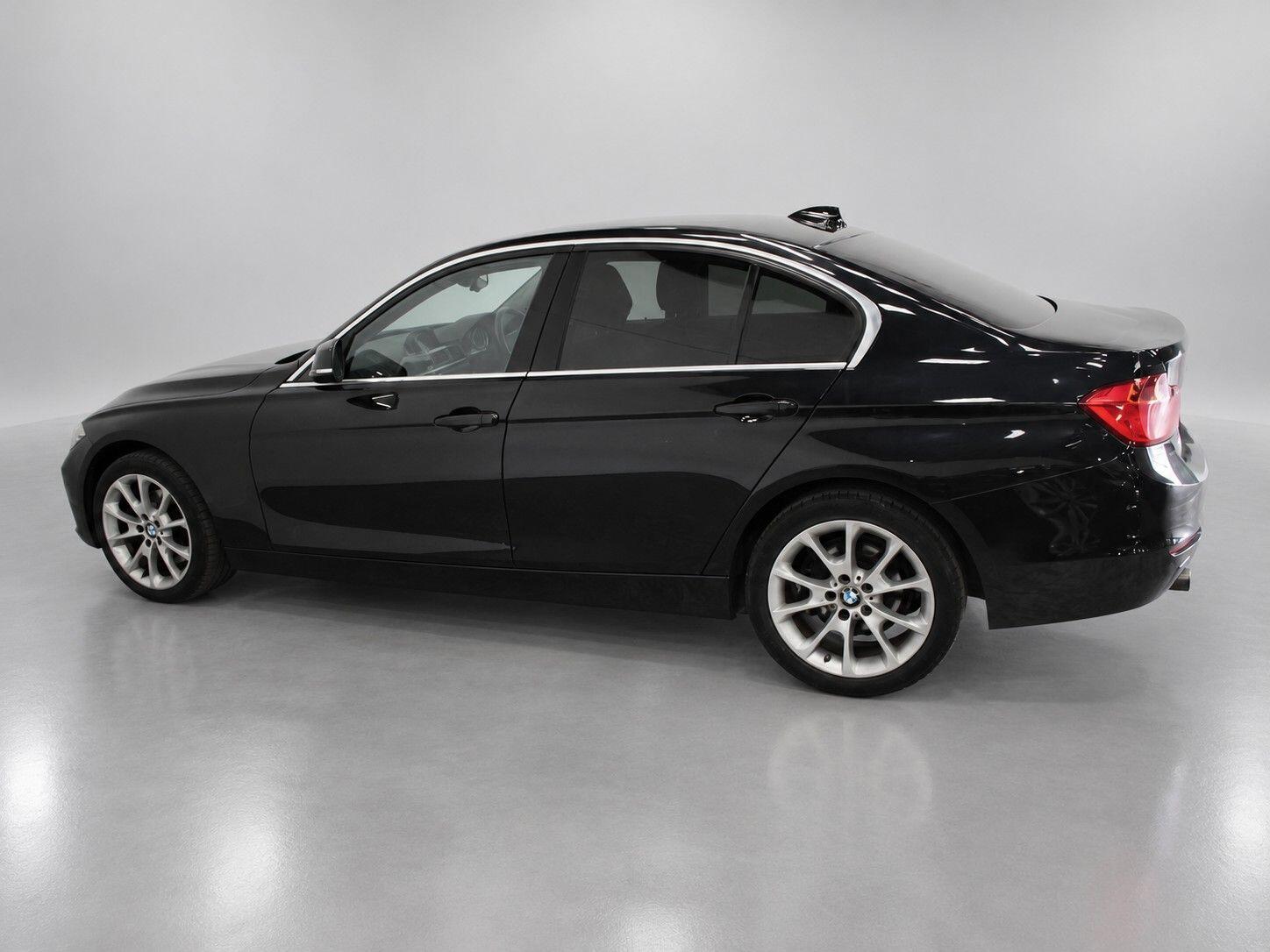 BMW 3 Series view 10