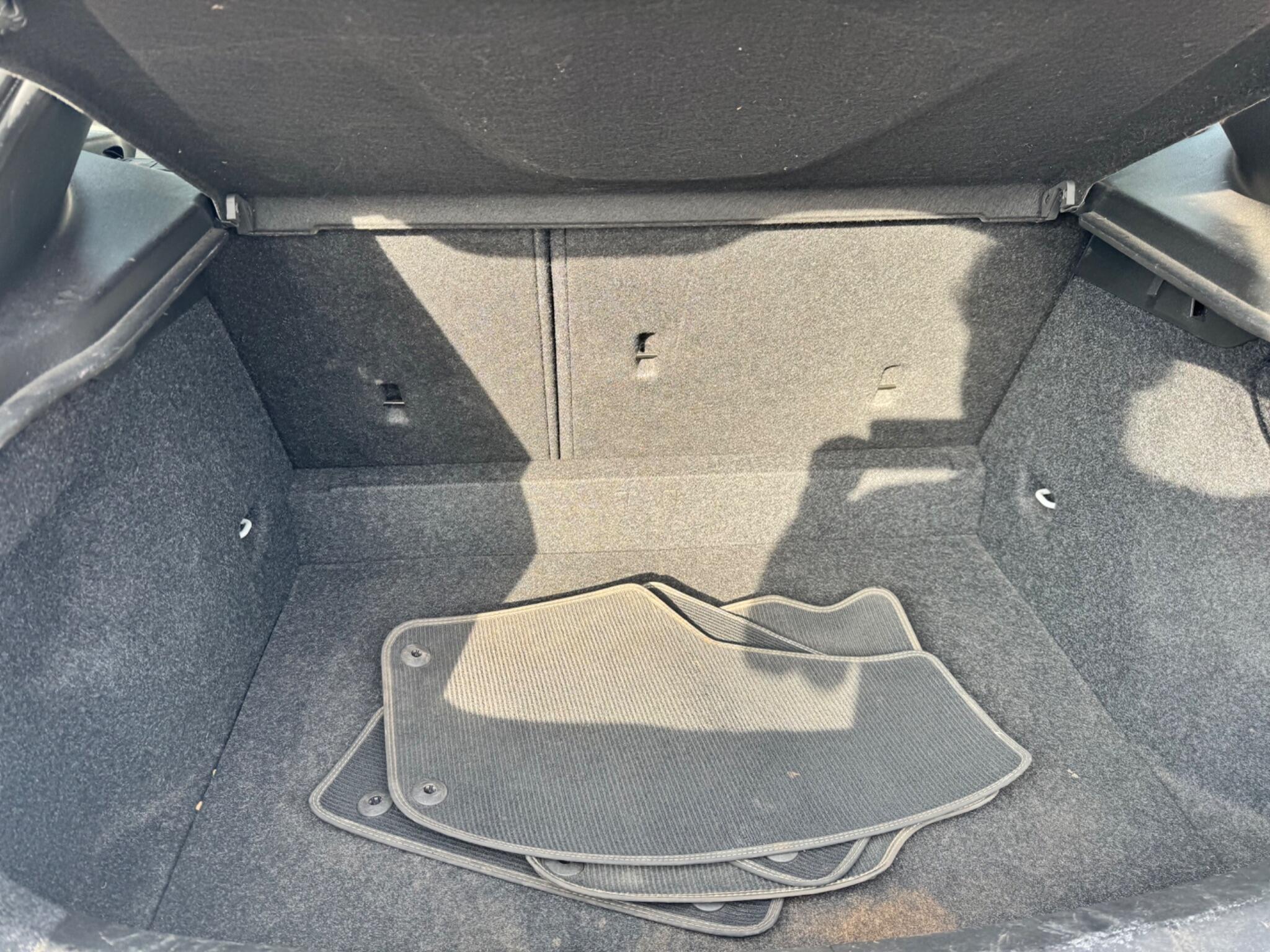 Volvo V40 view 40