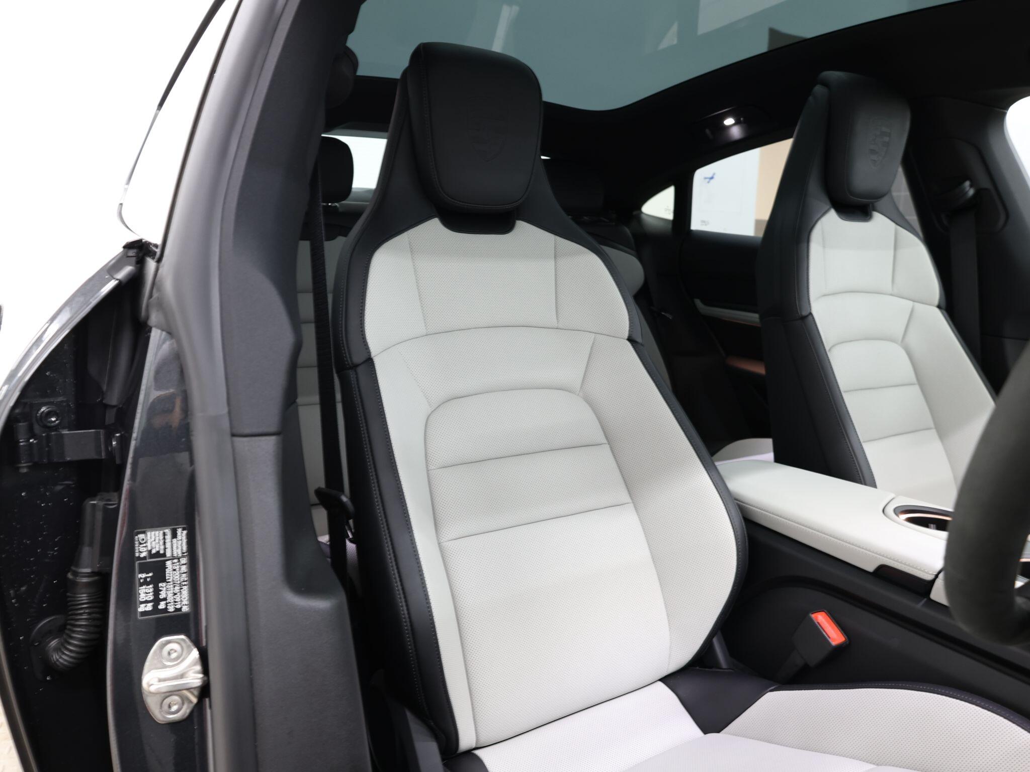 Porsche Taycan view 9