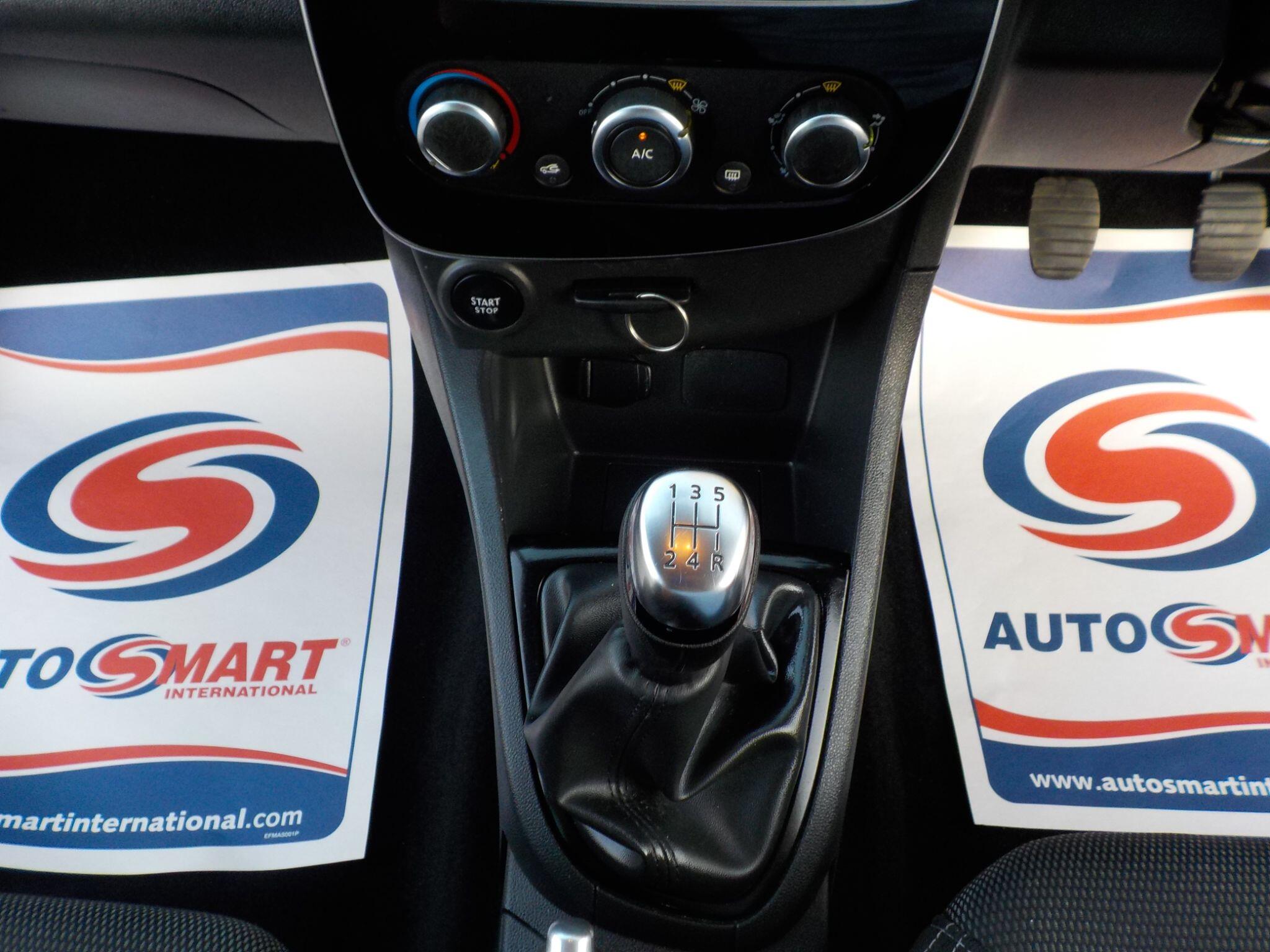 Renault Clio 0.9 TCe Iconic Euro 6 (s/s) 5dr