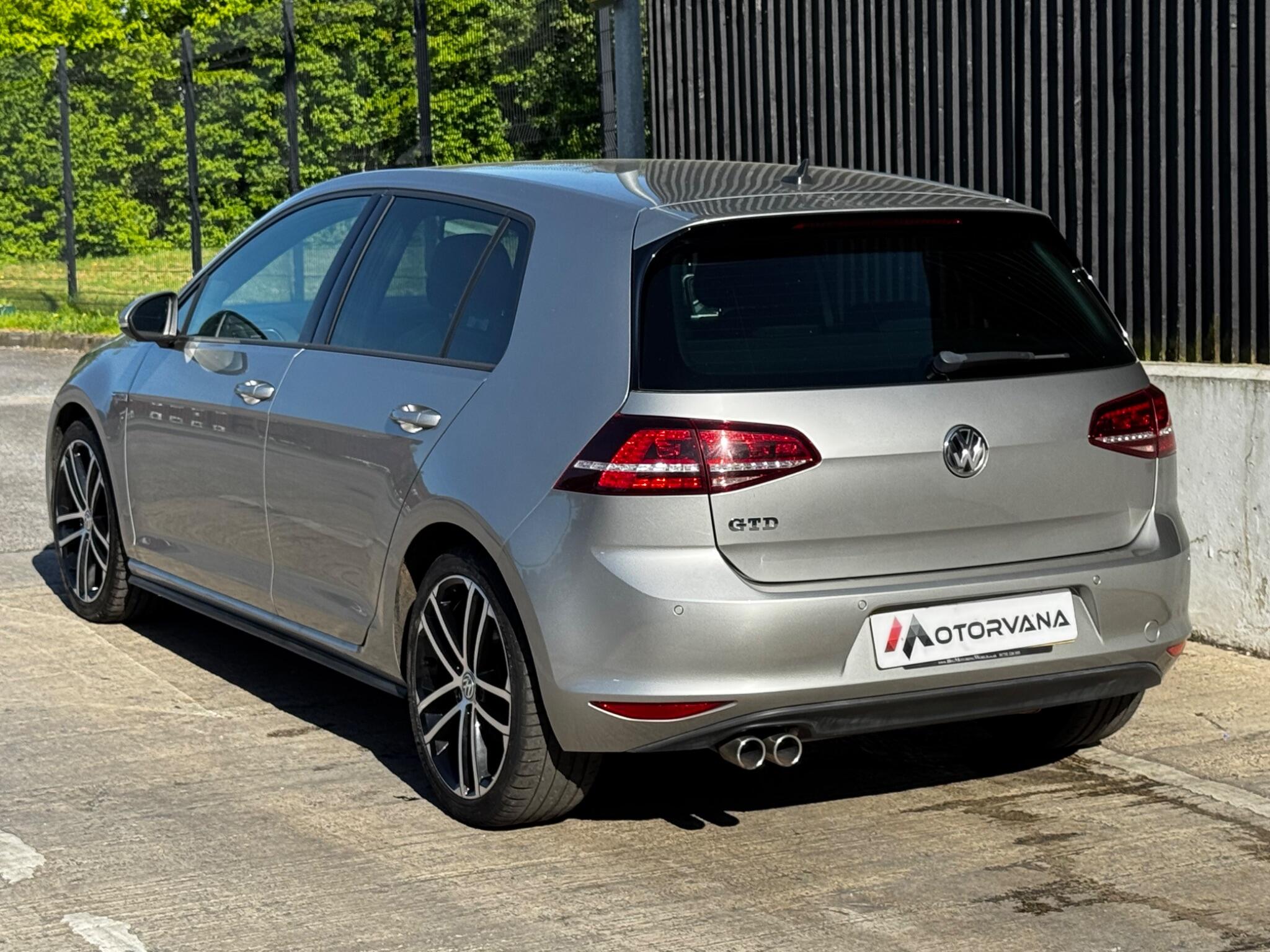 Volkswagen Golf view 4