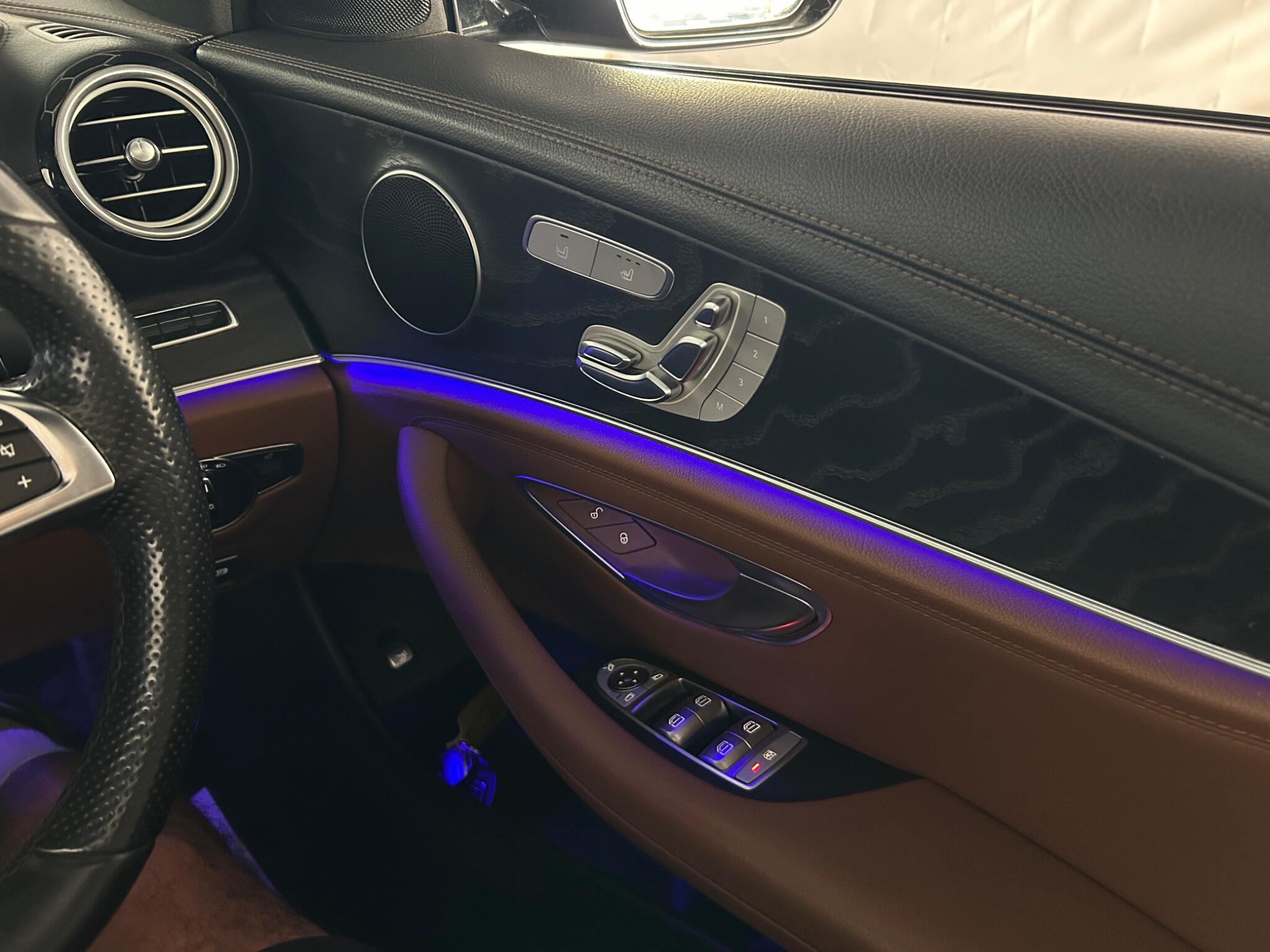 Mercedes-Benz E Class view 24