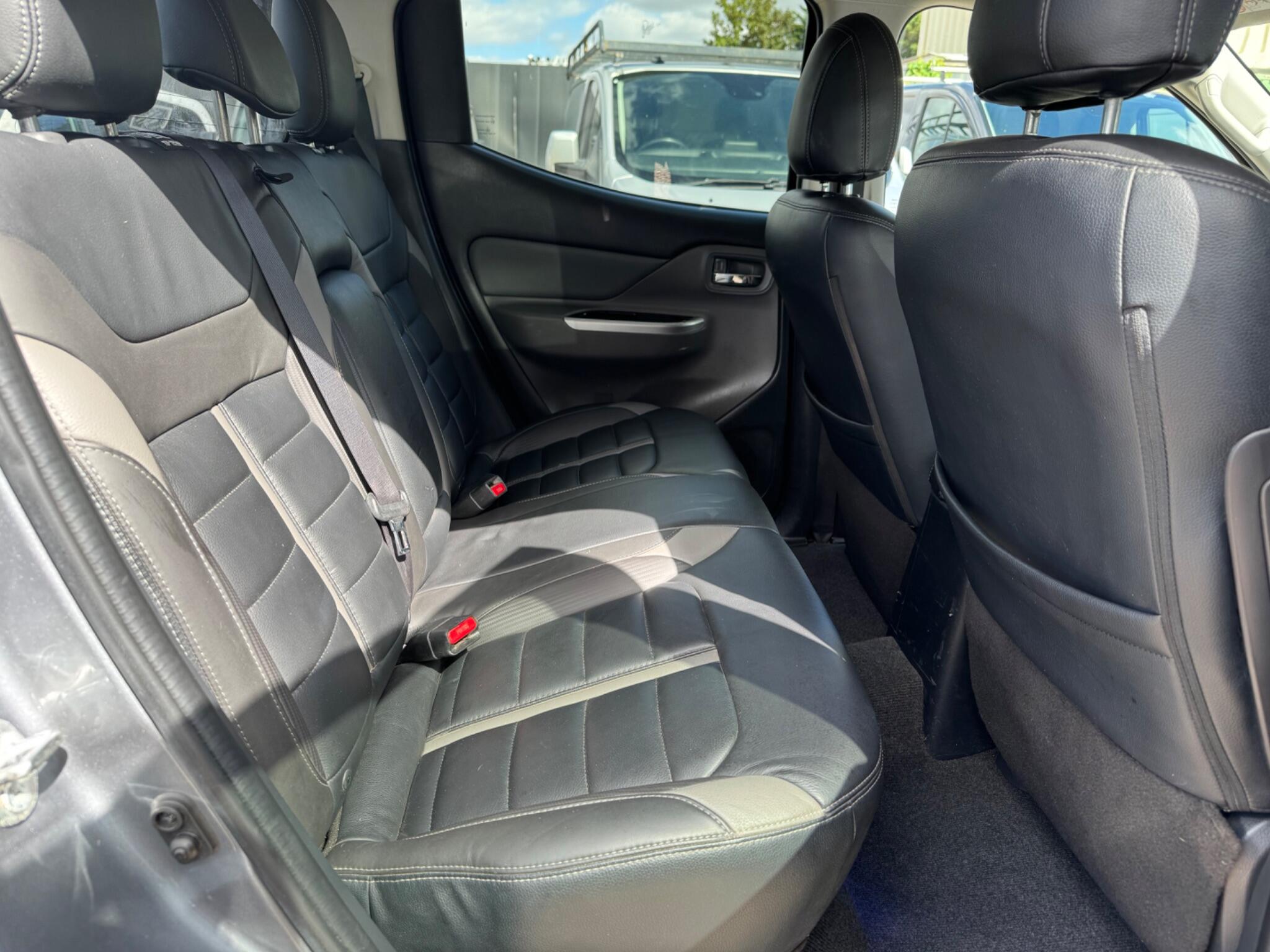 Mitsubishi L200 view 32