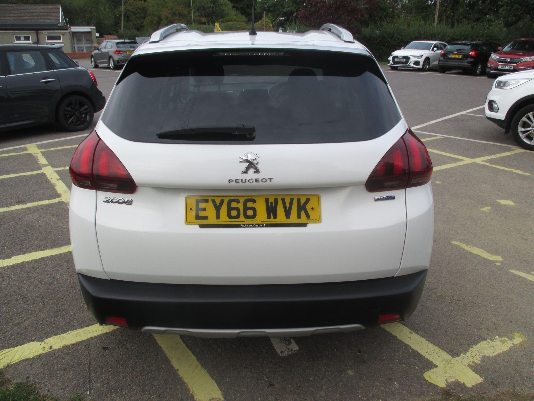 Peugeot 2008 view 17