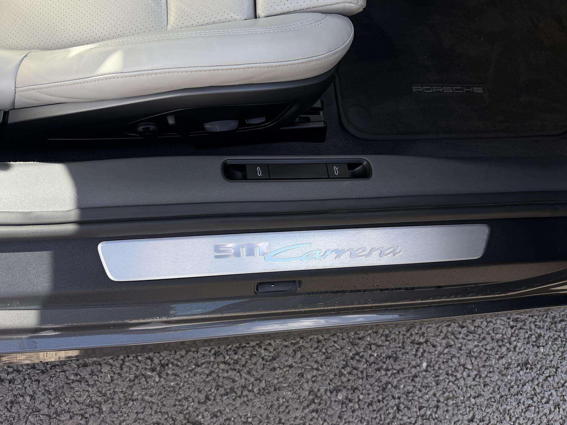 Porsche 911 view 27