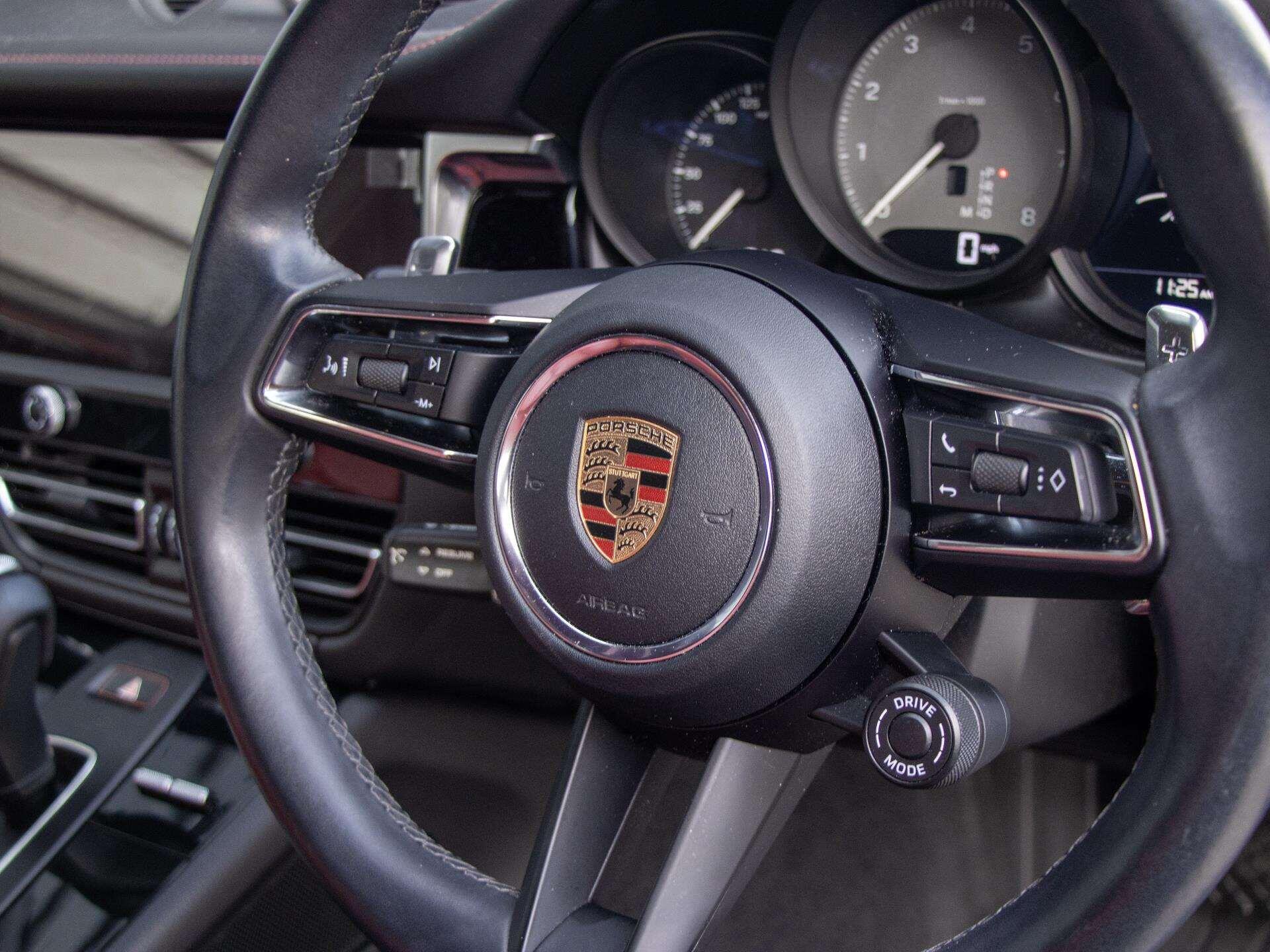Porsche Macan view 15