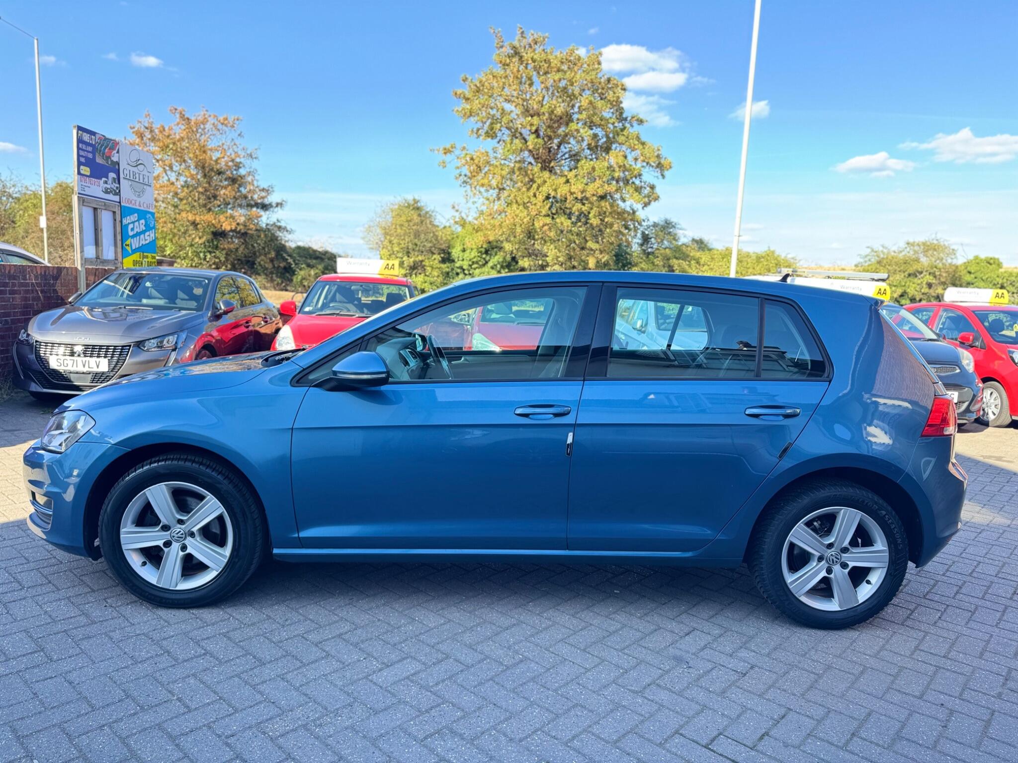 Volkswagen Golf view 5