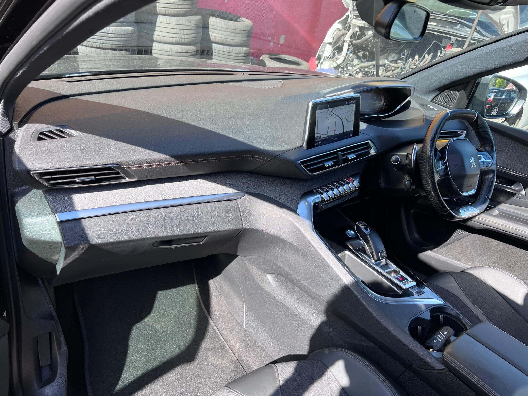 Peugeot 3008 view 34