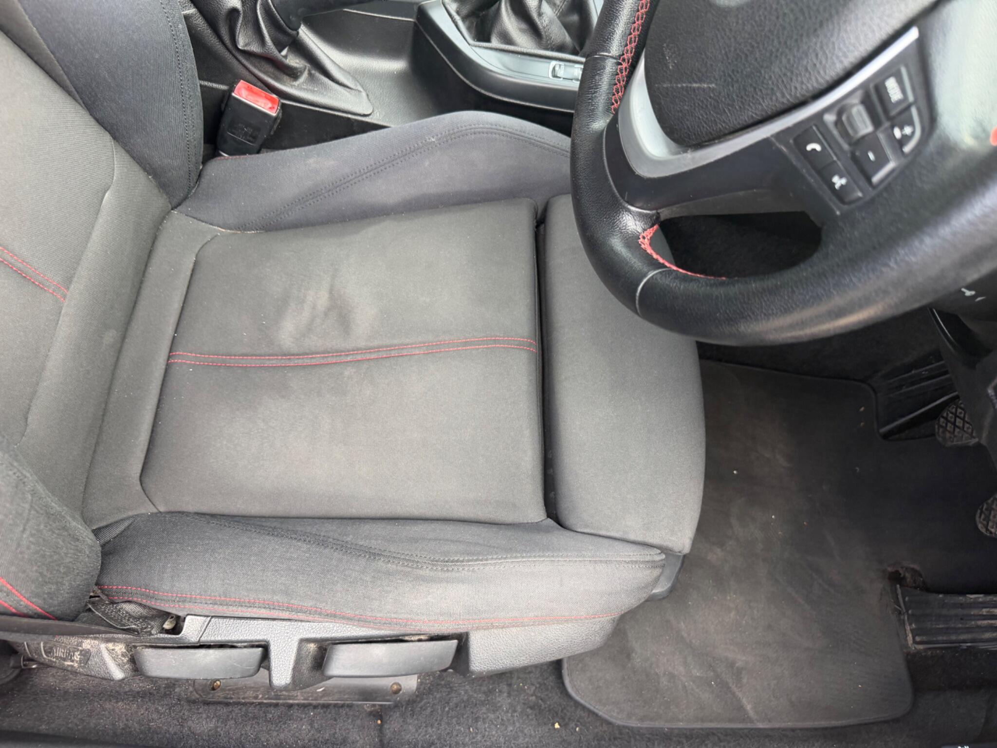 BMW 1 Series view 13