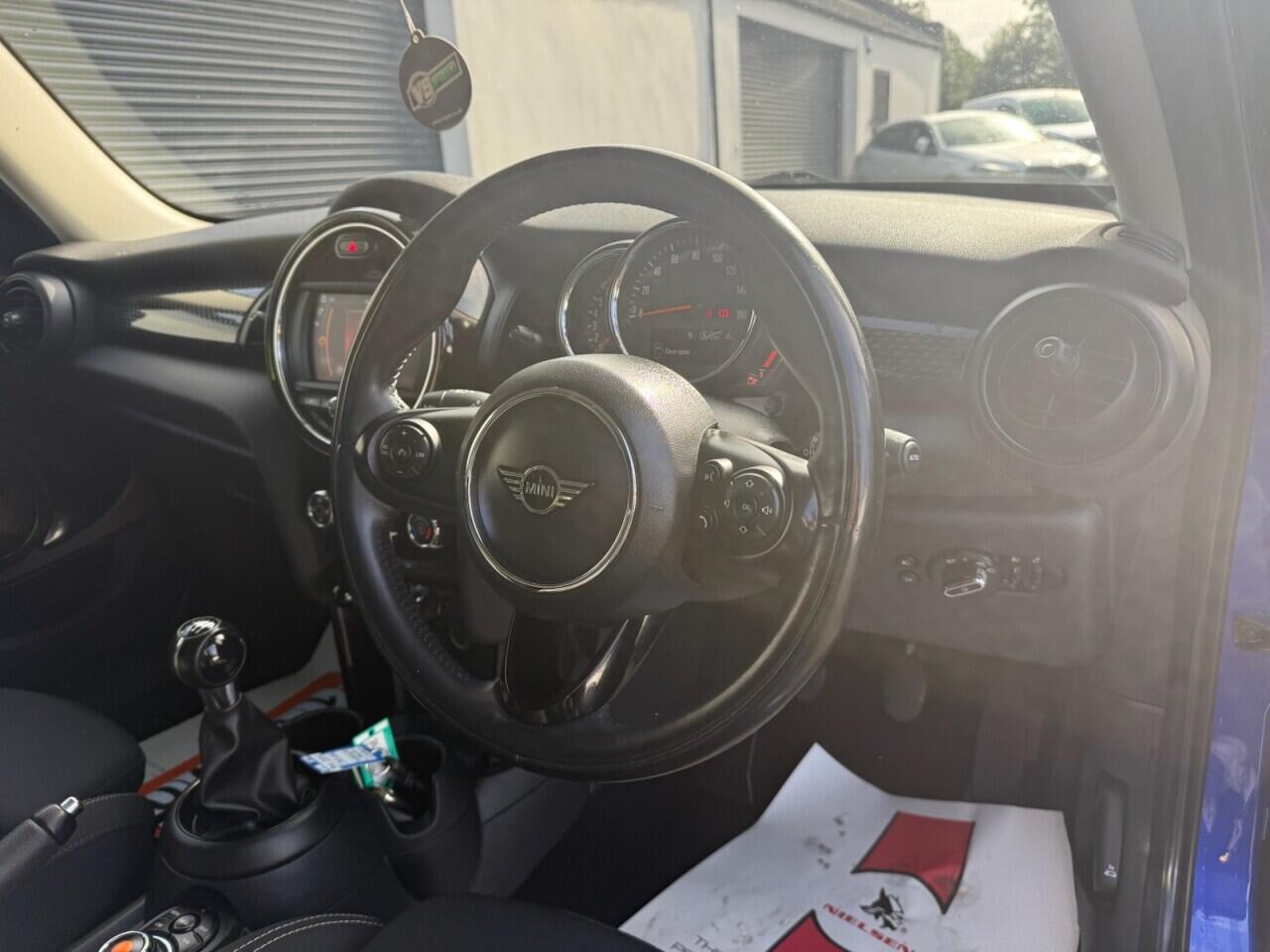Mini Hatch view 13
