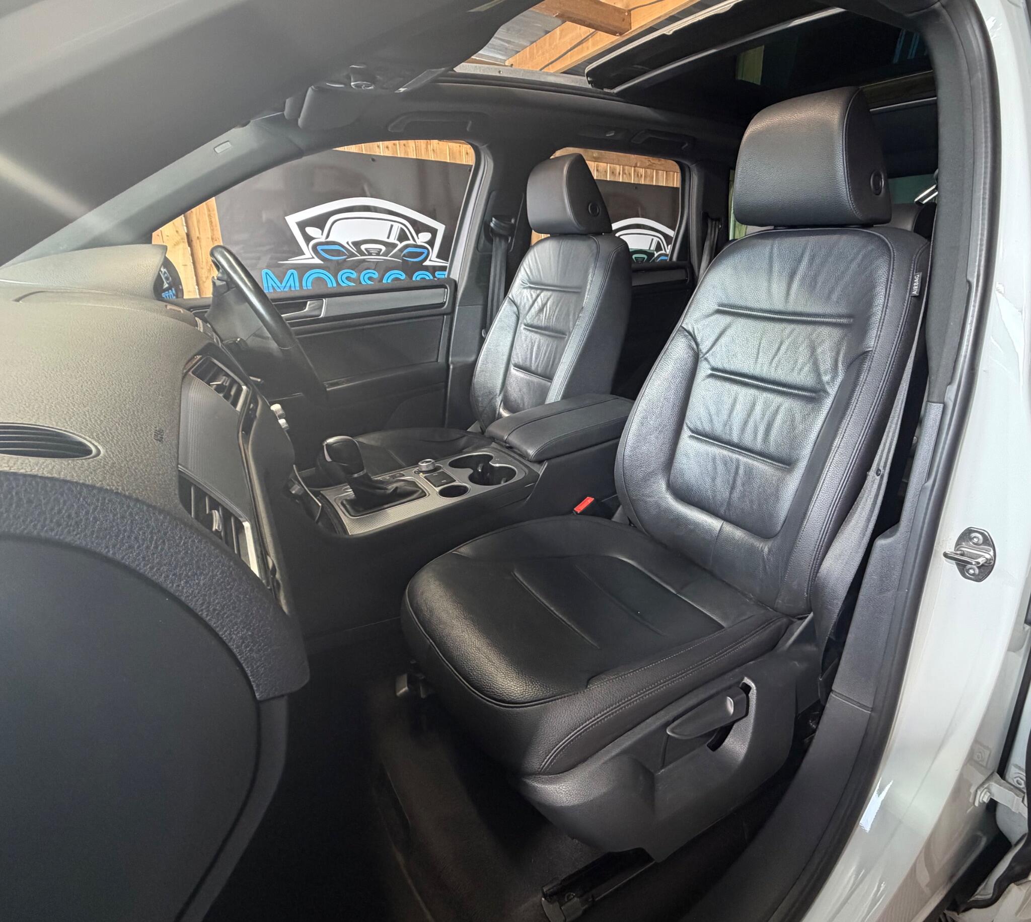 Volkswagen Touareg view 32