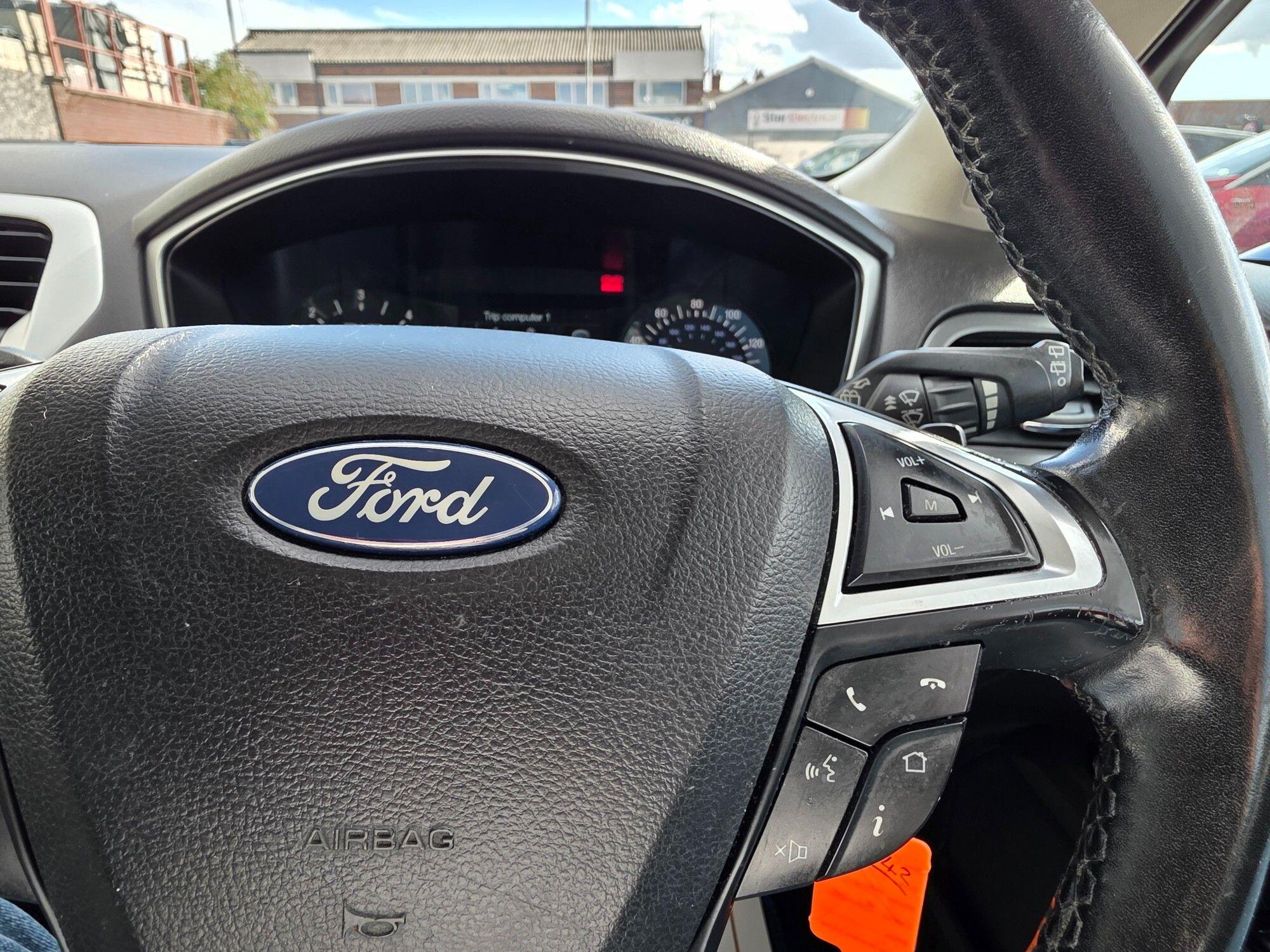 Ford Mondeo view 35