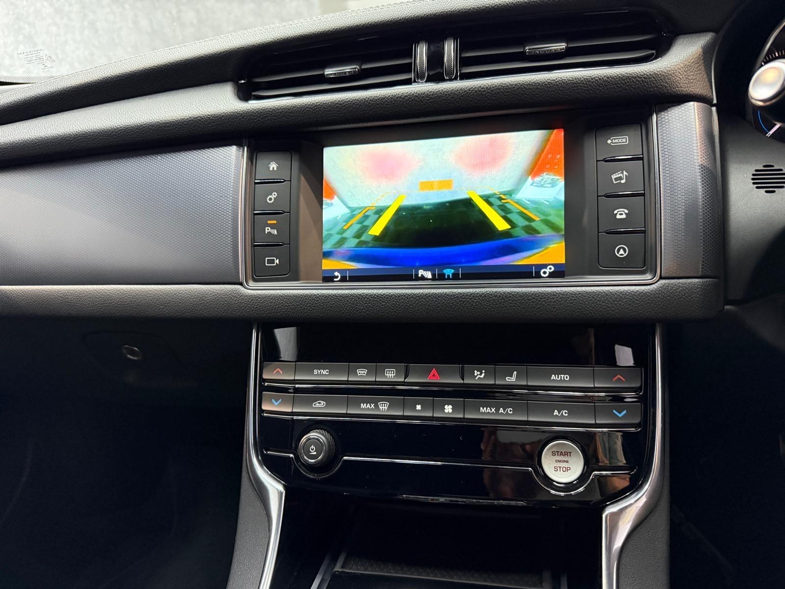 Jaguar XF view 15