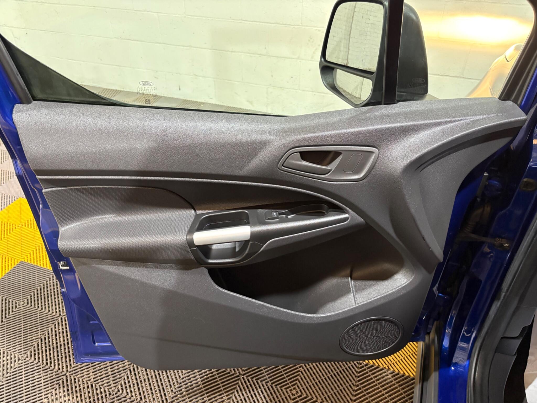 Ford Tourneo Connect view 65