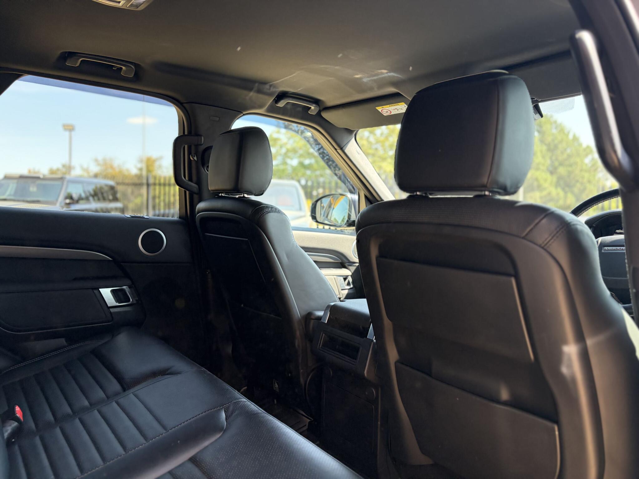 Land Rover Discovery 3 view 24