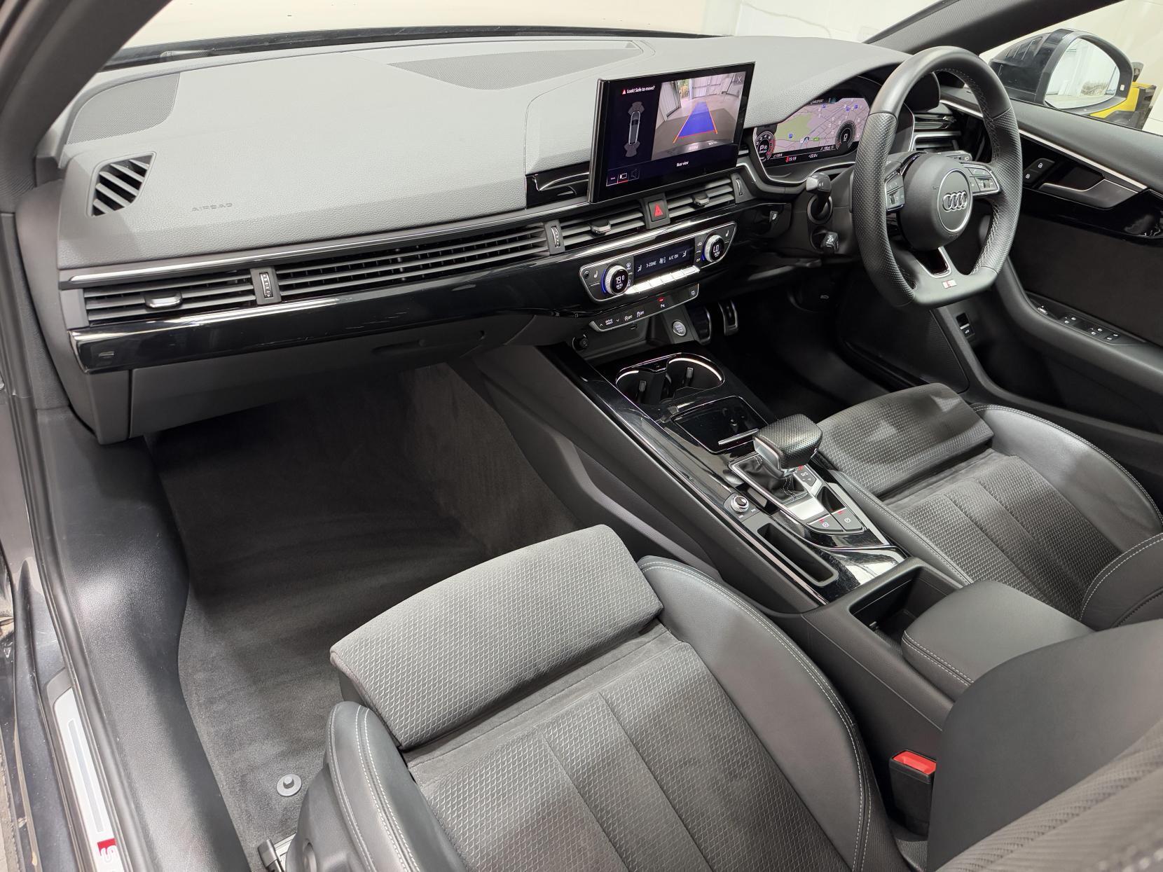 Audi A4 Avant view 39