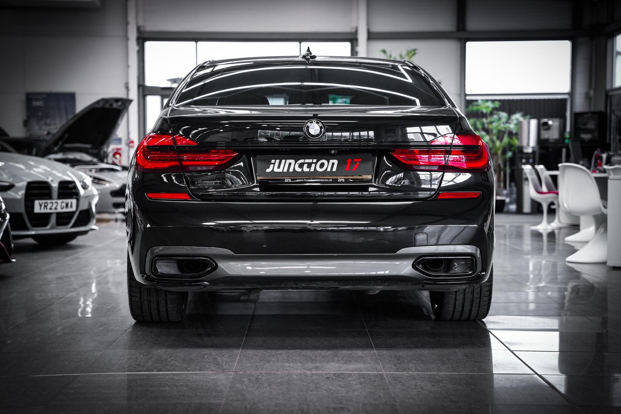BMW 7 Series view 14