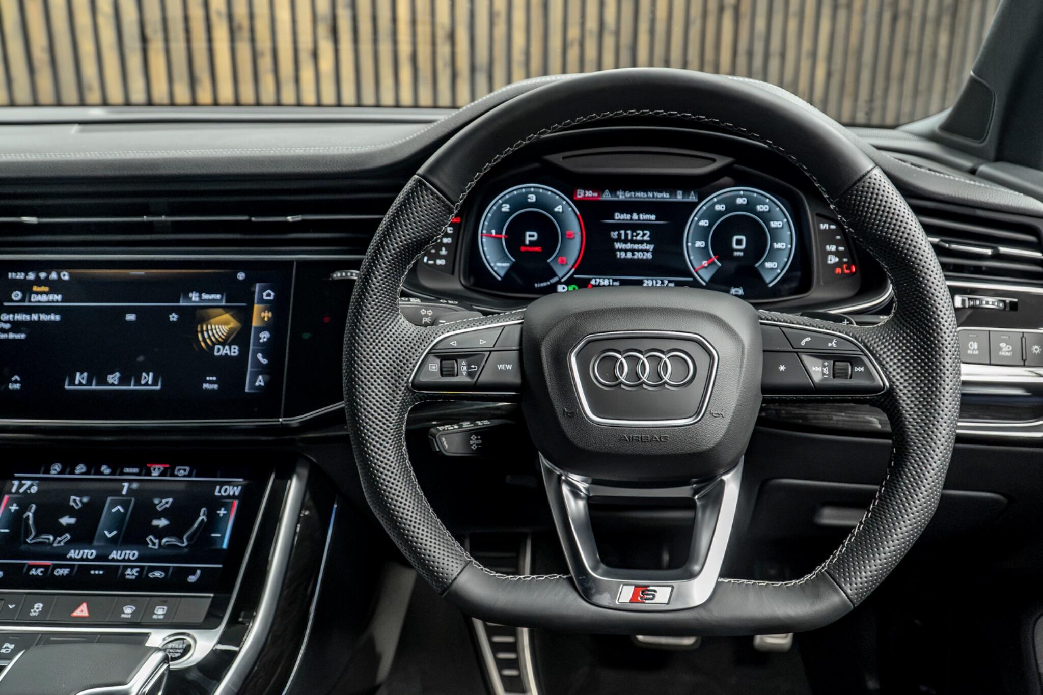 Audi Q7 view 25