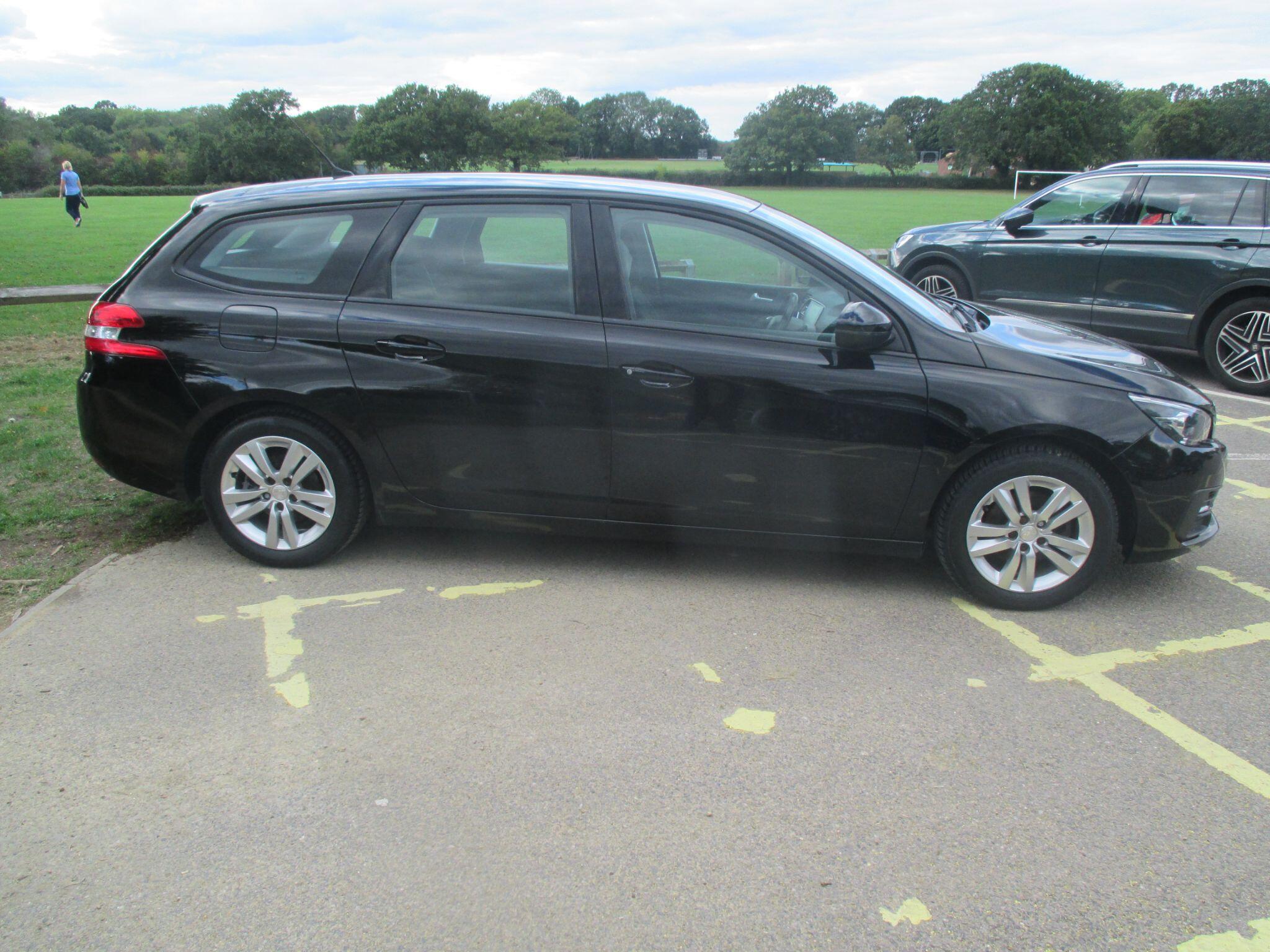 Peugeot 308 SW view 9