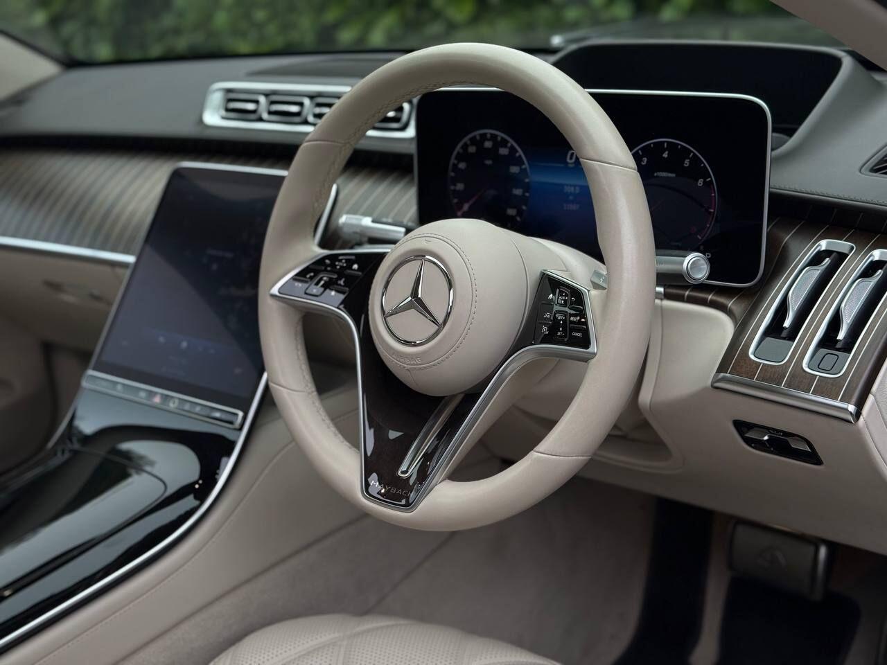 Mercedes-Benz S-Class view 2