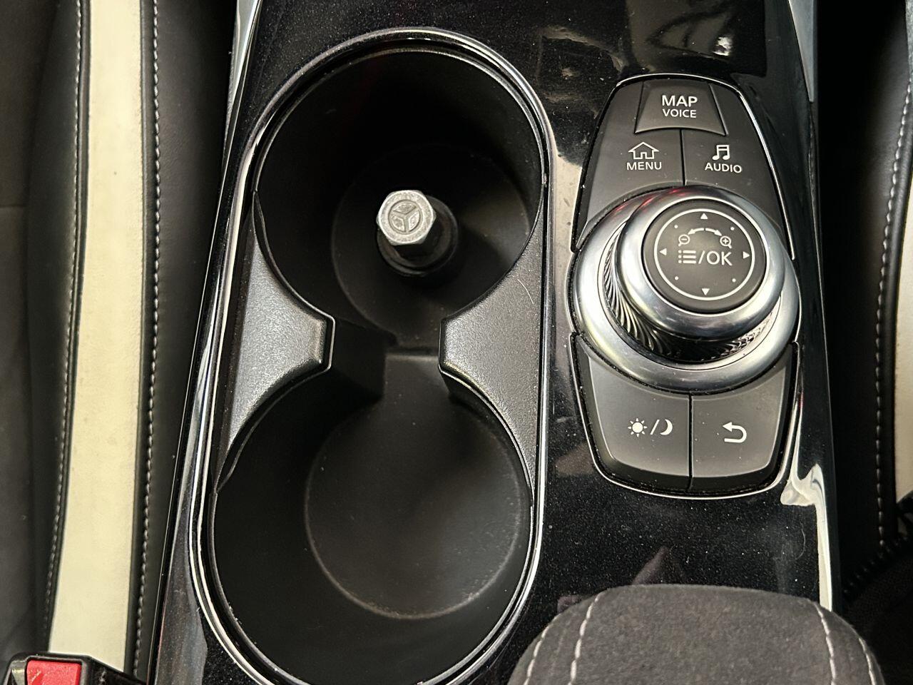 Infiniti Q30 view 39