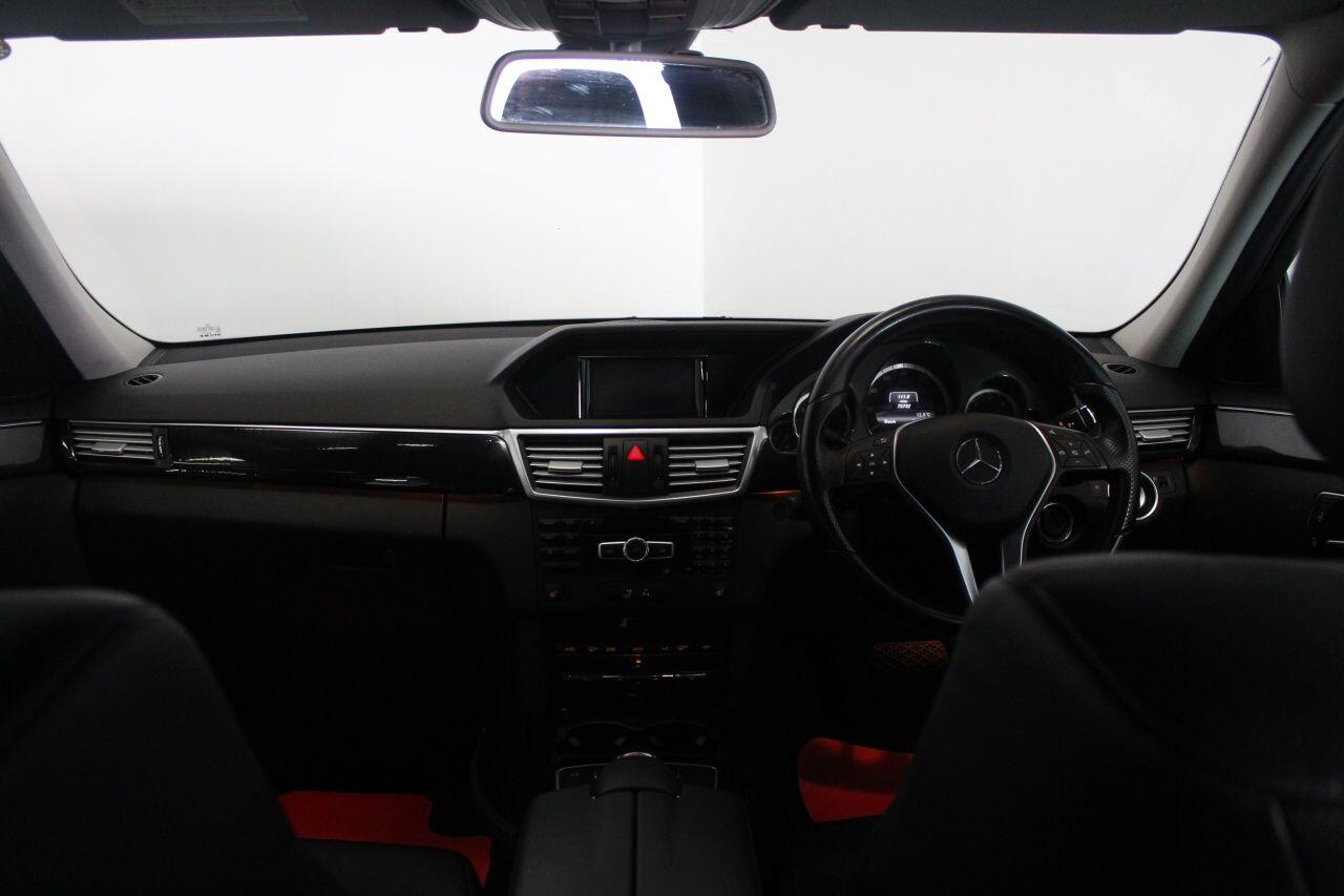Mercedes-Benz E-Class view 29