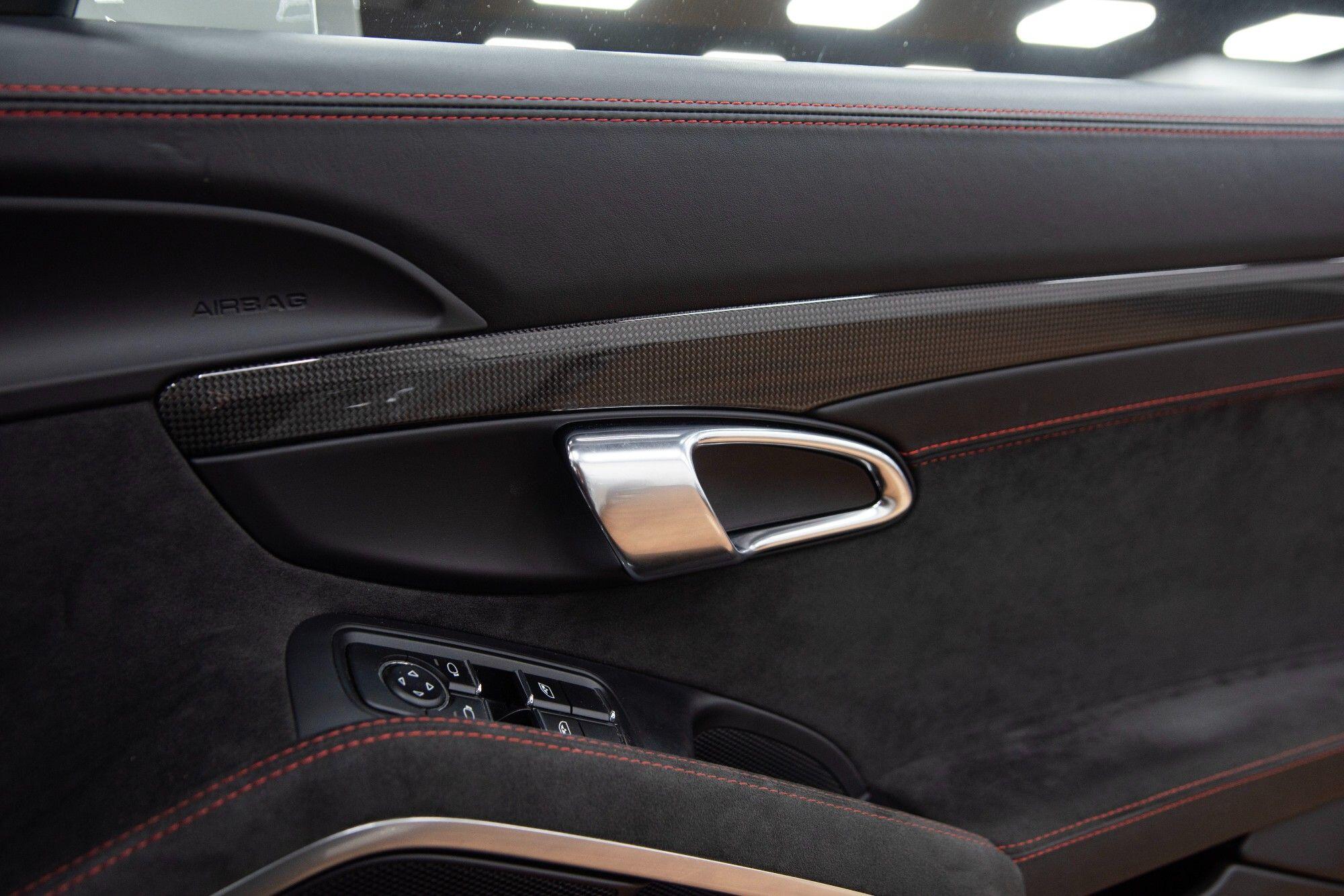 Porsche 911 view 25