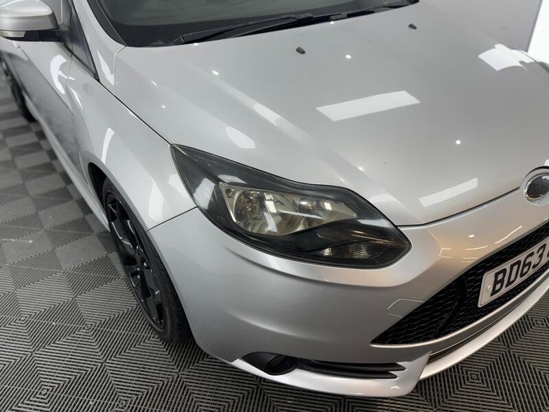 2013 Ford Focus 2.0T EcoBoost ST-2 Euro 5 (s/s) 5dr • 72,500 miles image 7