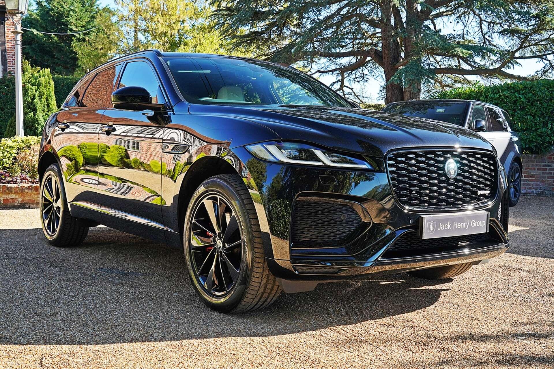 Jaguar F-Pace view 8