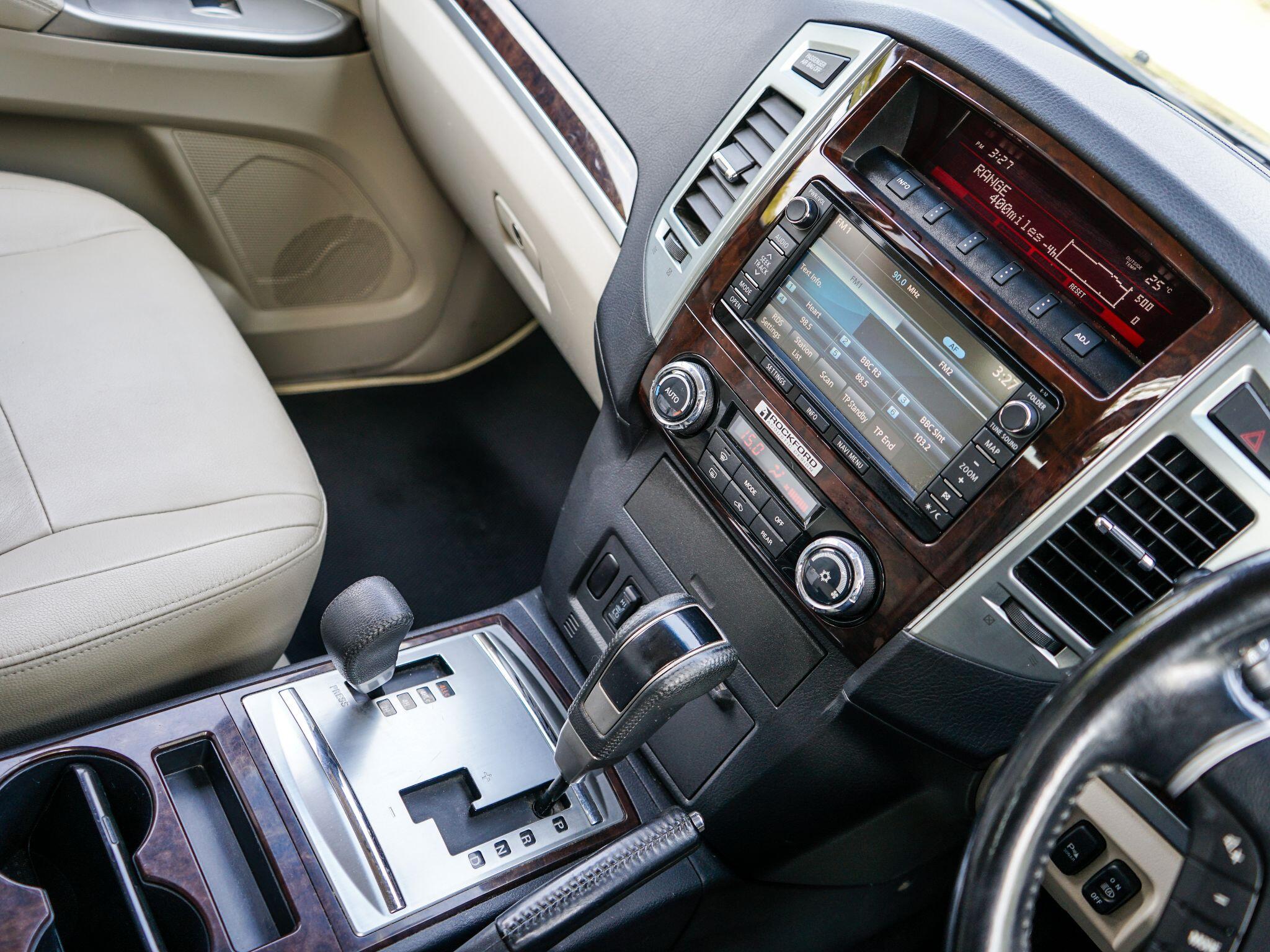 Mitsubishi Shogun view 6