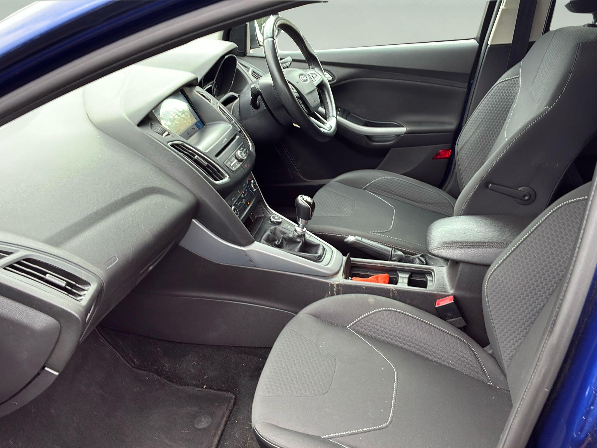 Ford Focus view 9