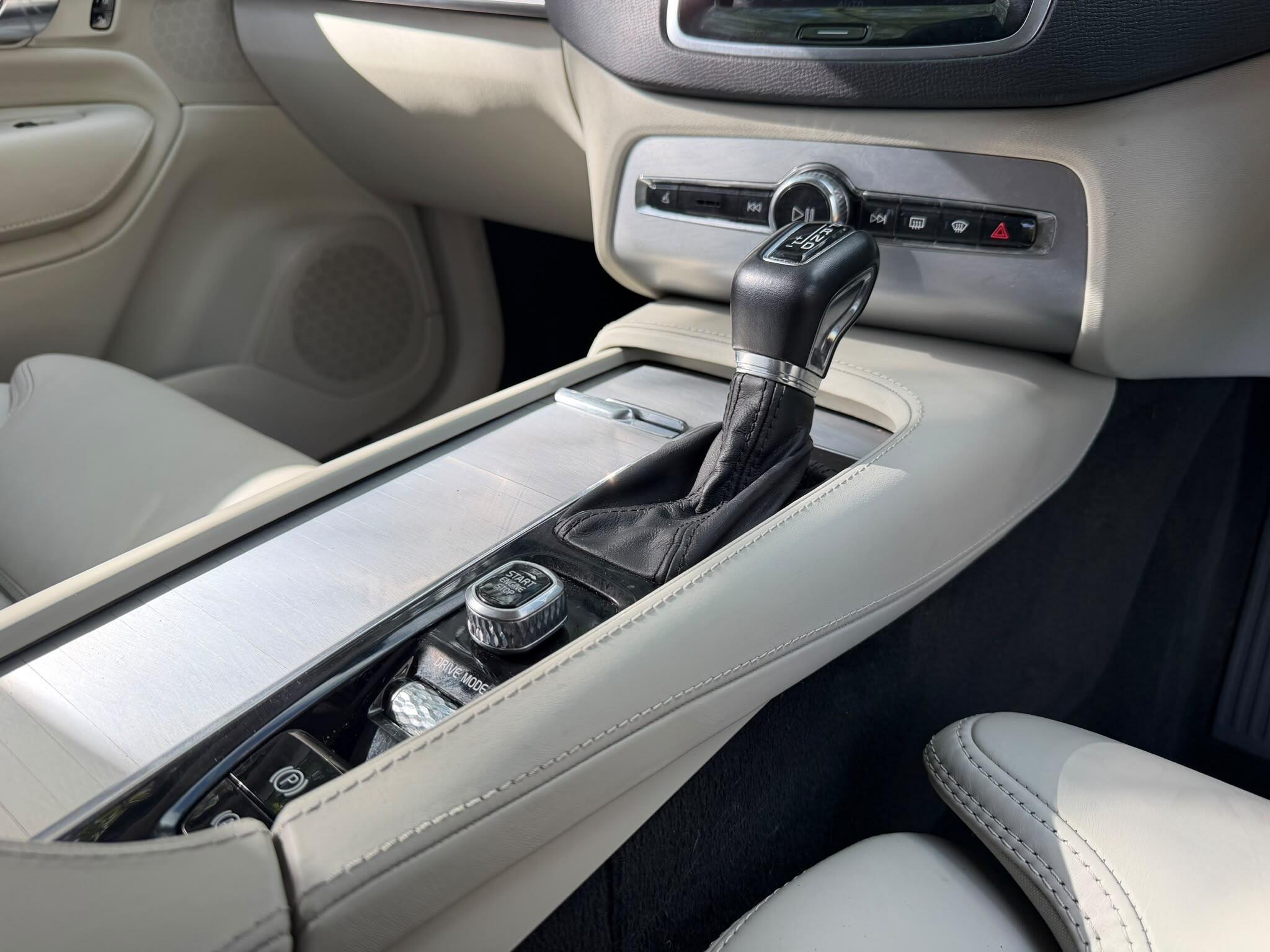 Volvo XC90 view 29
