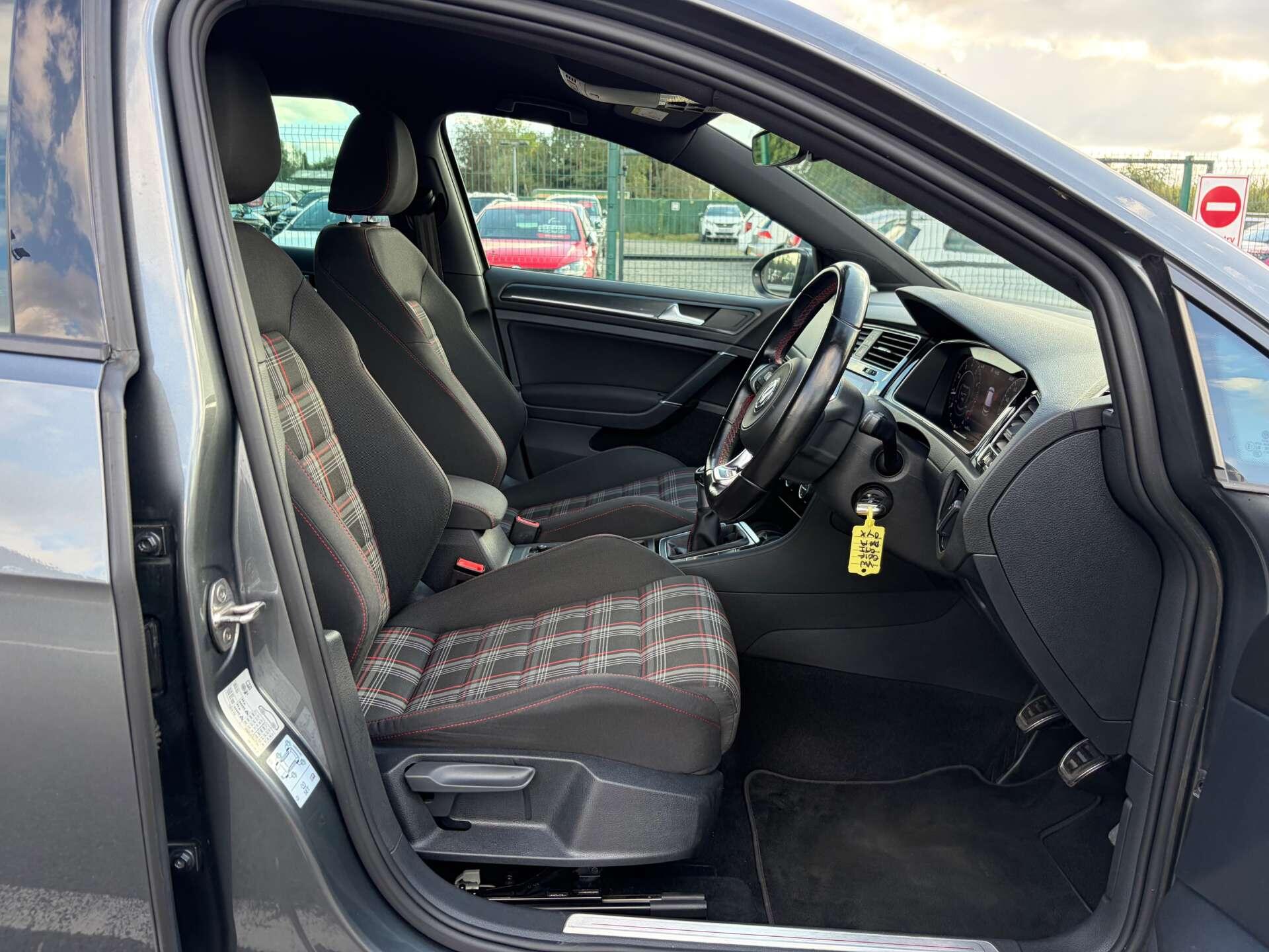 Volkswagen Golf view 35