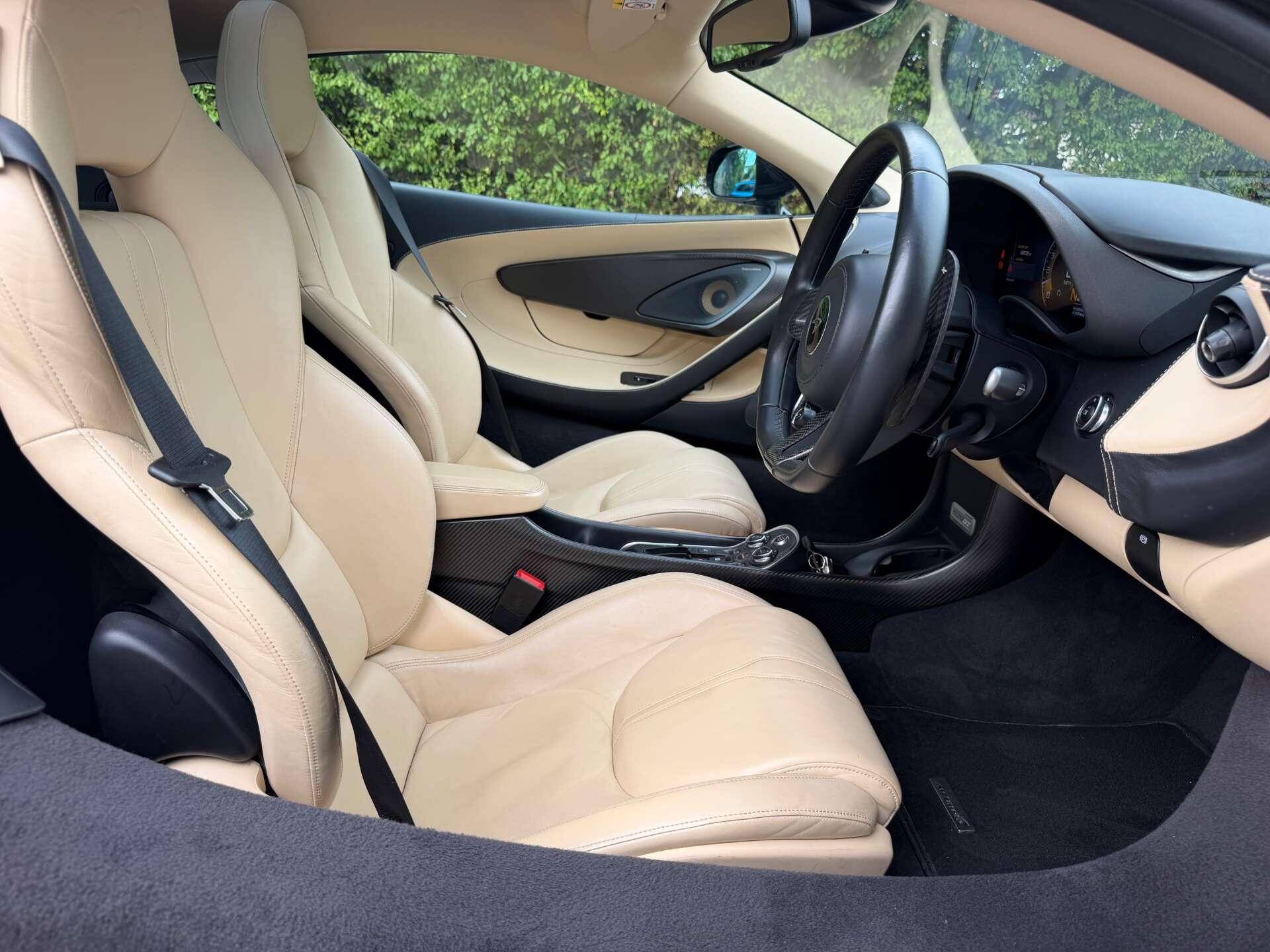 McLaren 570GT view 28