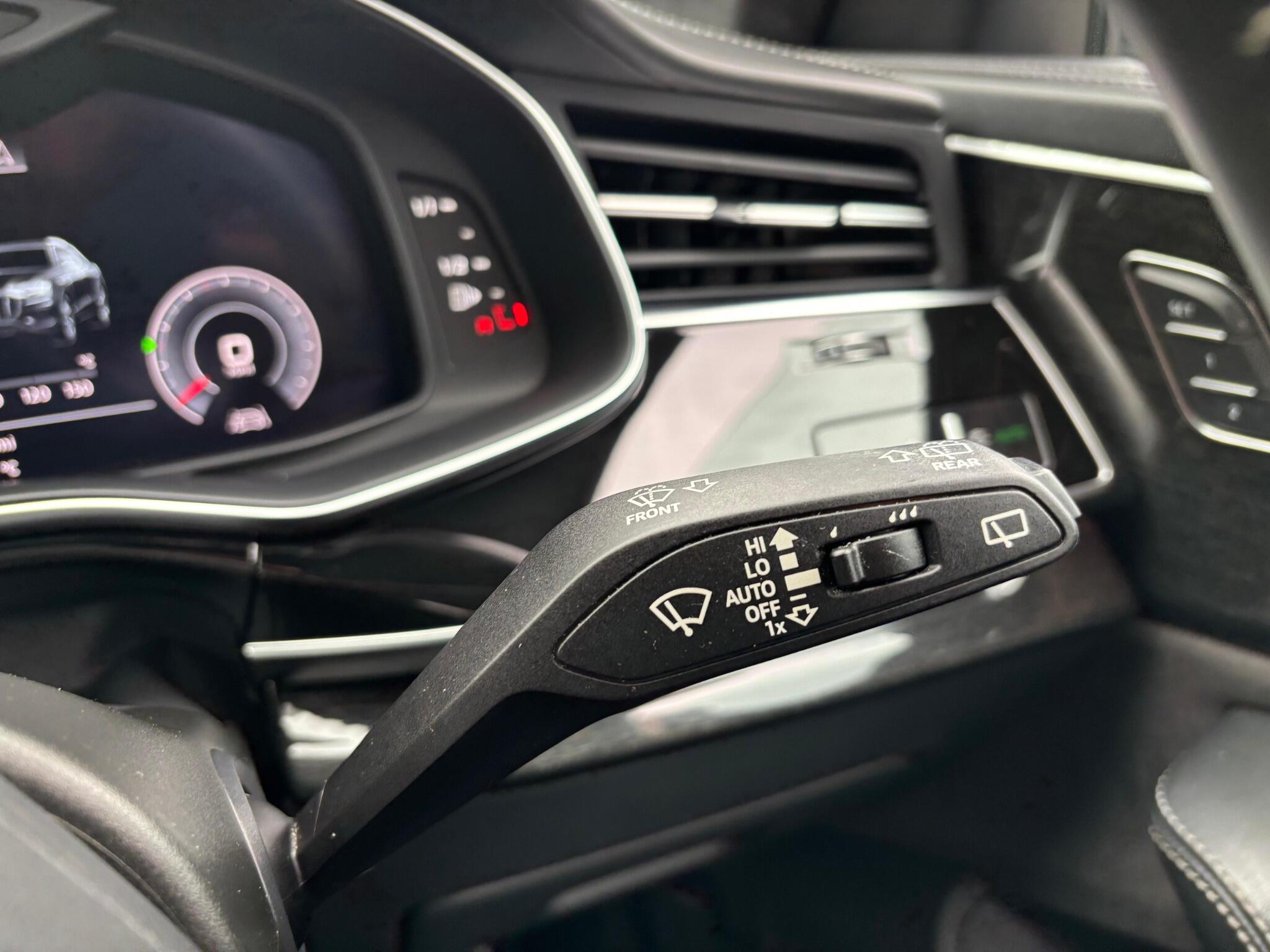 Audi Q8 view 33