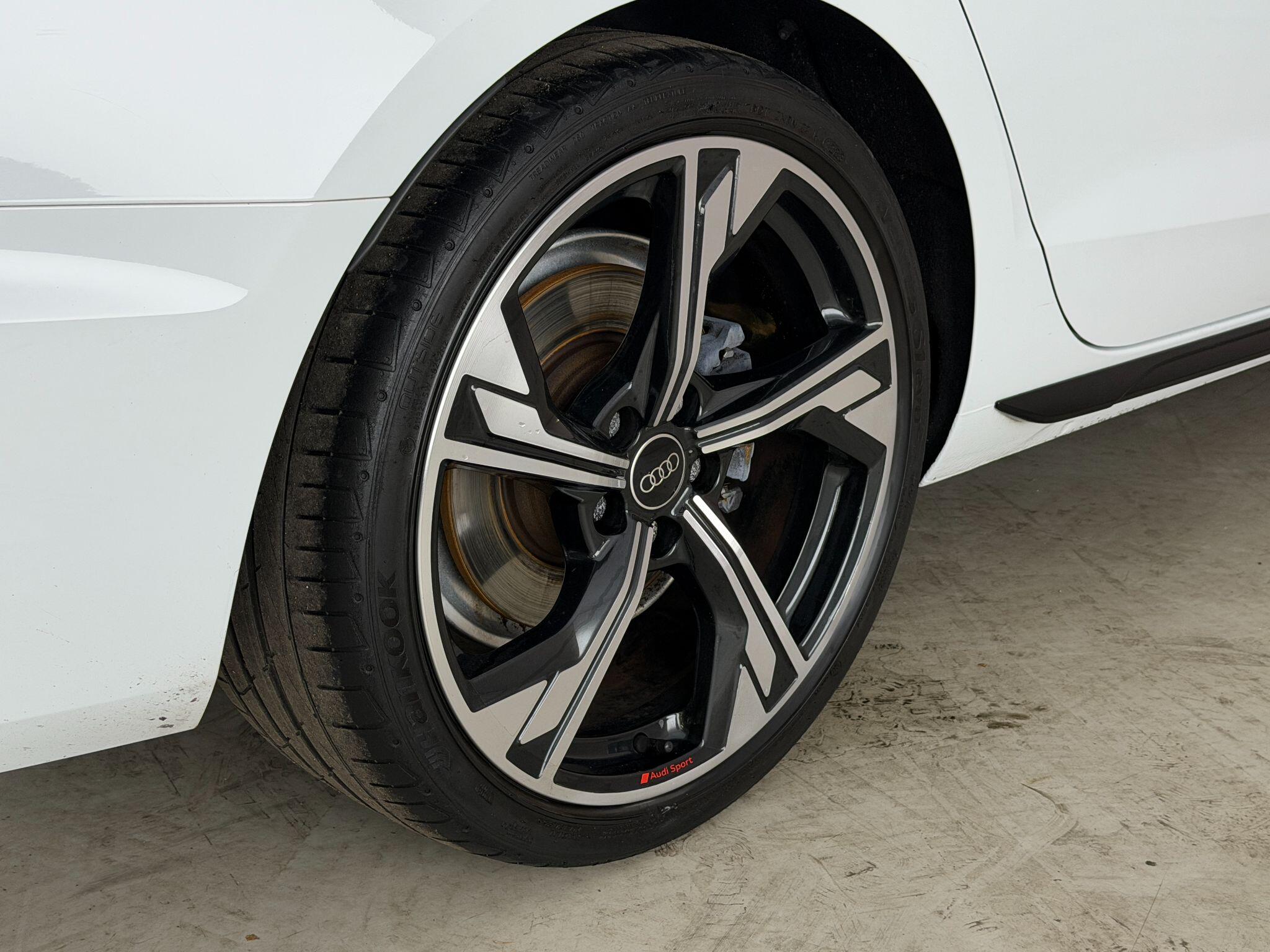 Audi A4 view 9