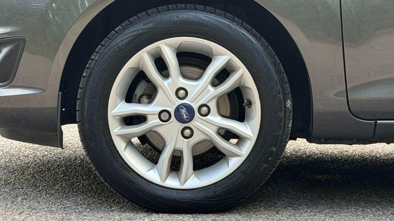 Ford Fiesta view 35