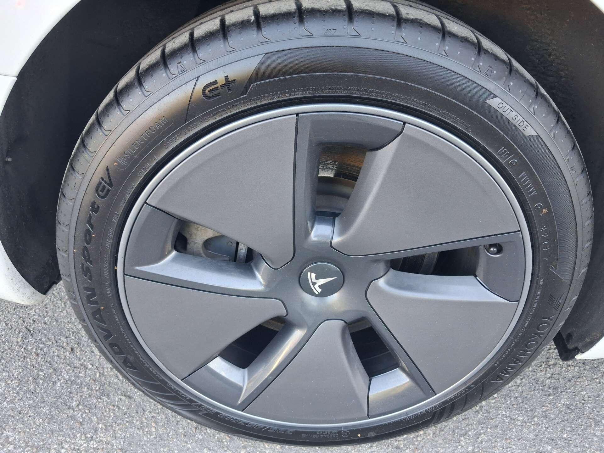 Tesla Model 3 view 20