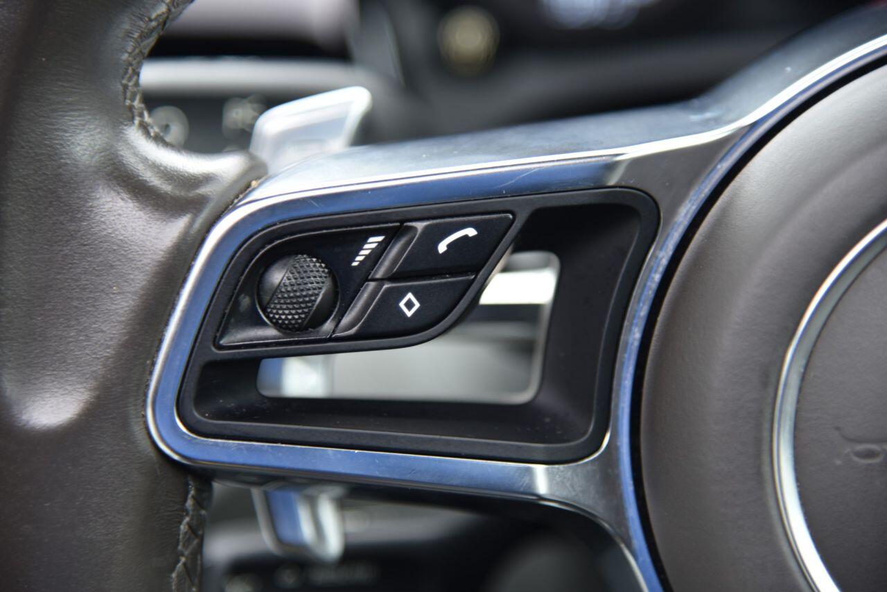 Porsche Macan view 30